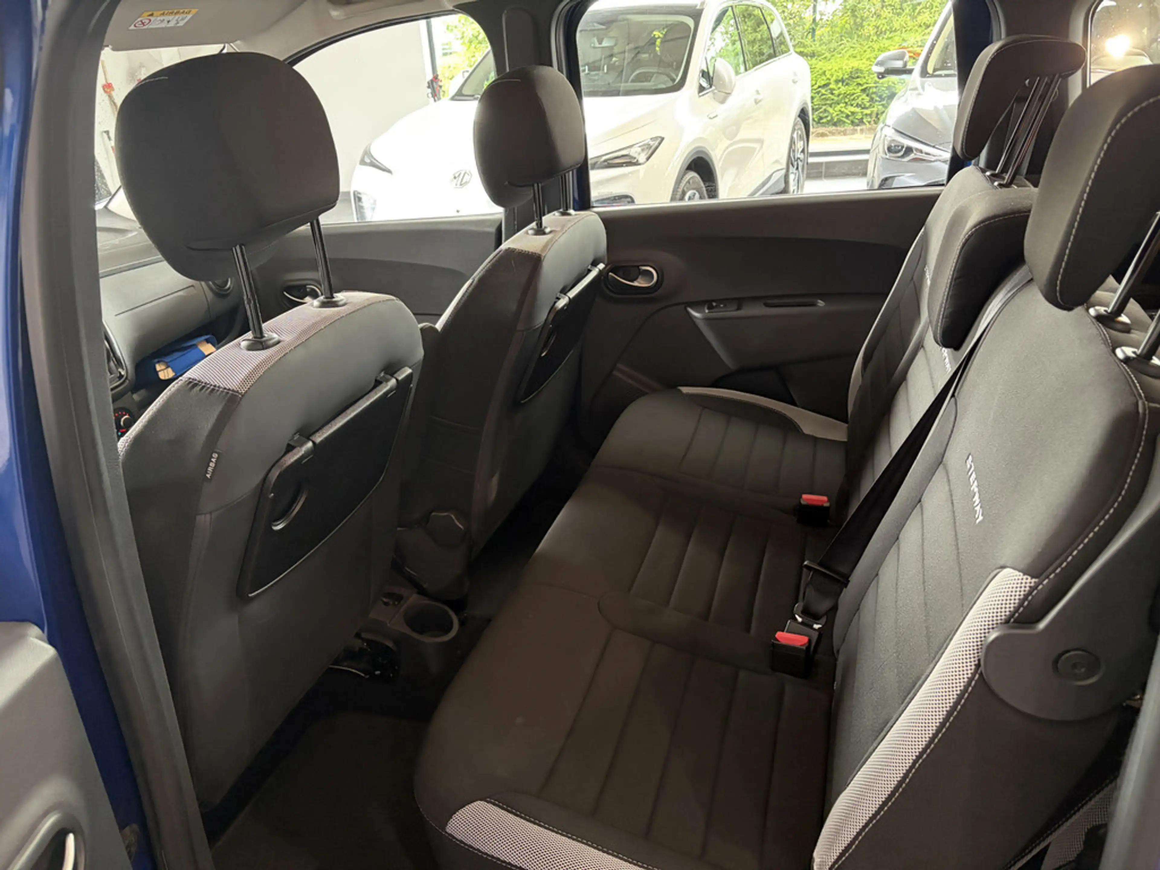 Dacia Lodgy 1.3 Stepway KLIMA PDC SHZ NAVI FACELIFT — photo 9