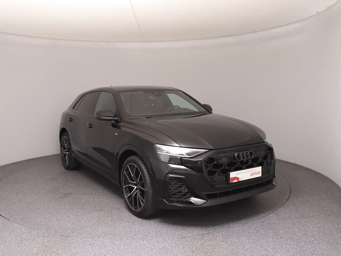 Audi Q8 TFSI e quattro 290 kW Schwarz - 2
