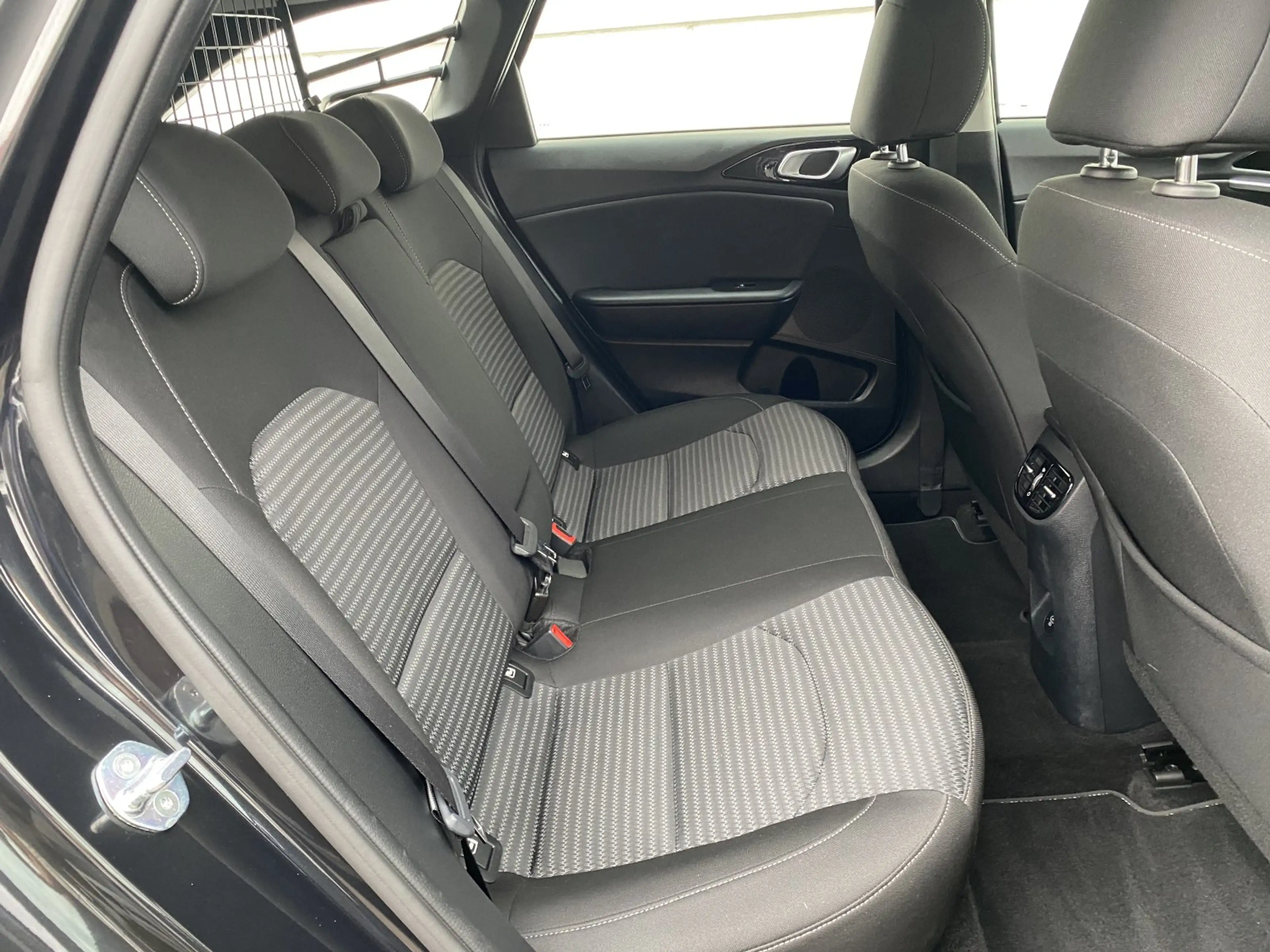 Kia Ceed / cee'd ceed Sportswagon 1.6 CRDi DCT Mild Hybrid Vision R — photo 12