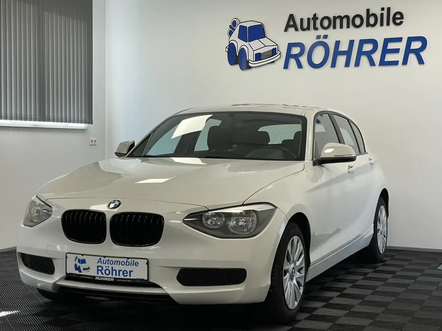 BMW 114 i 5-Türen Weiß - 1