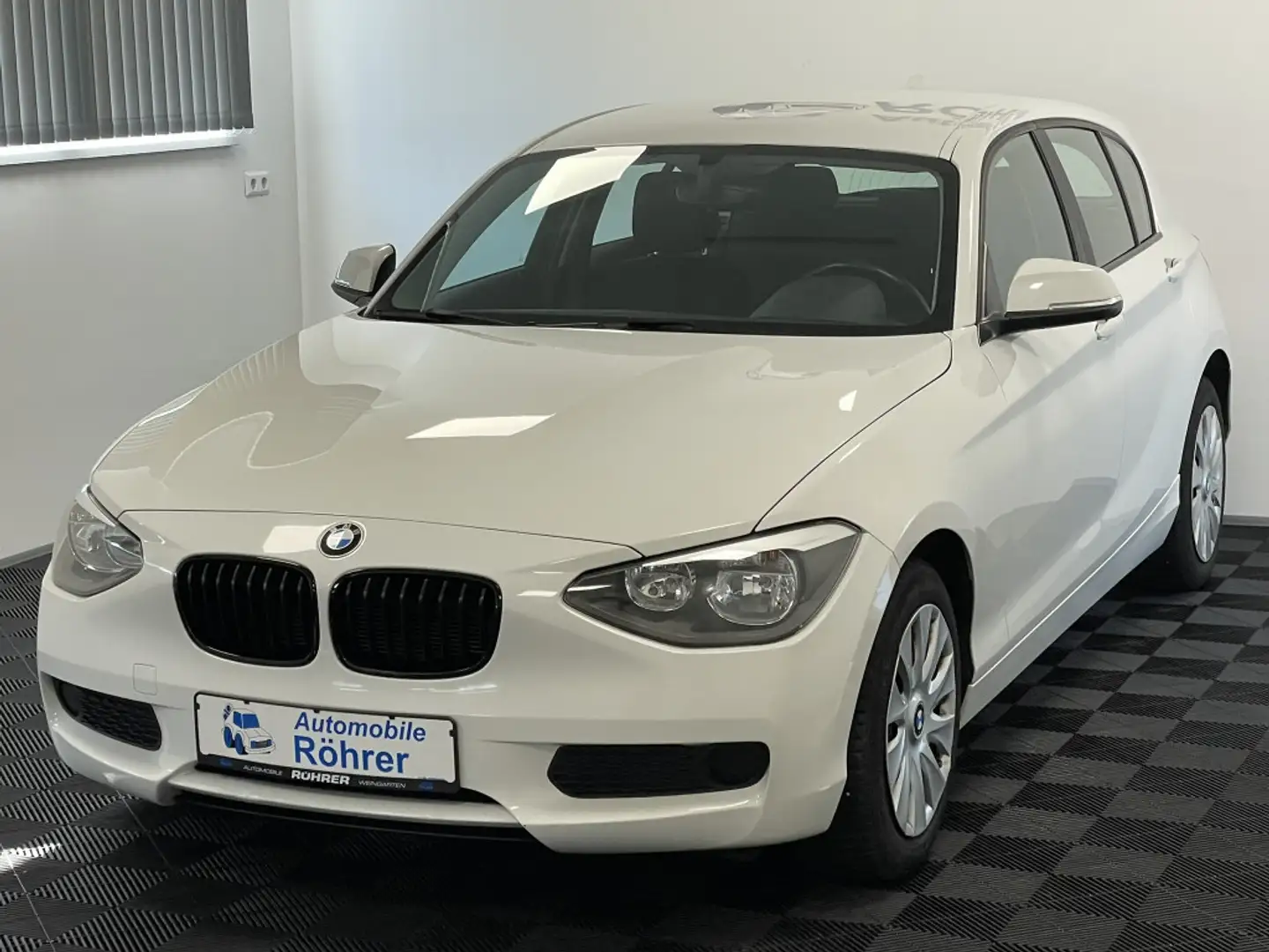 BMW 114 i 5-Türen Weiß - 2
