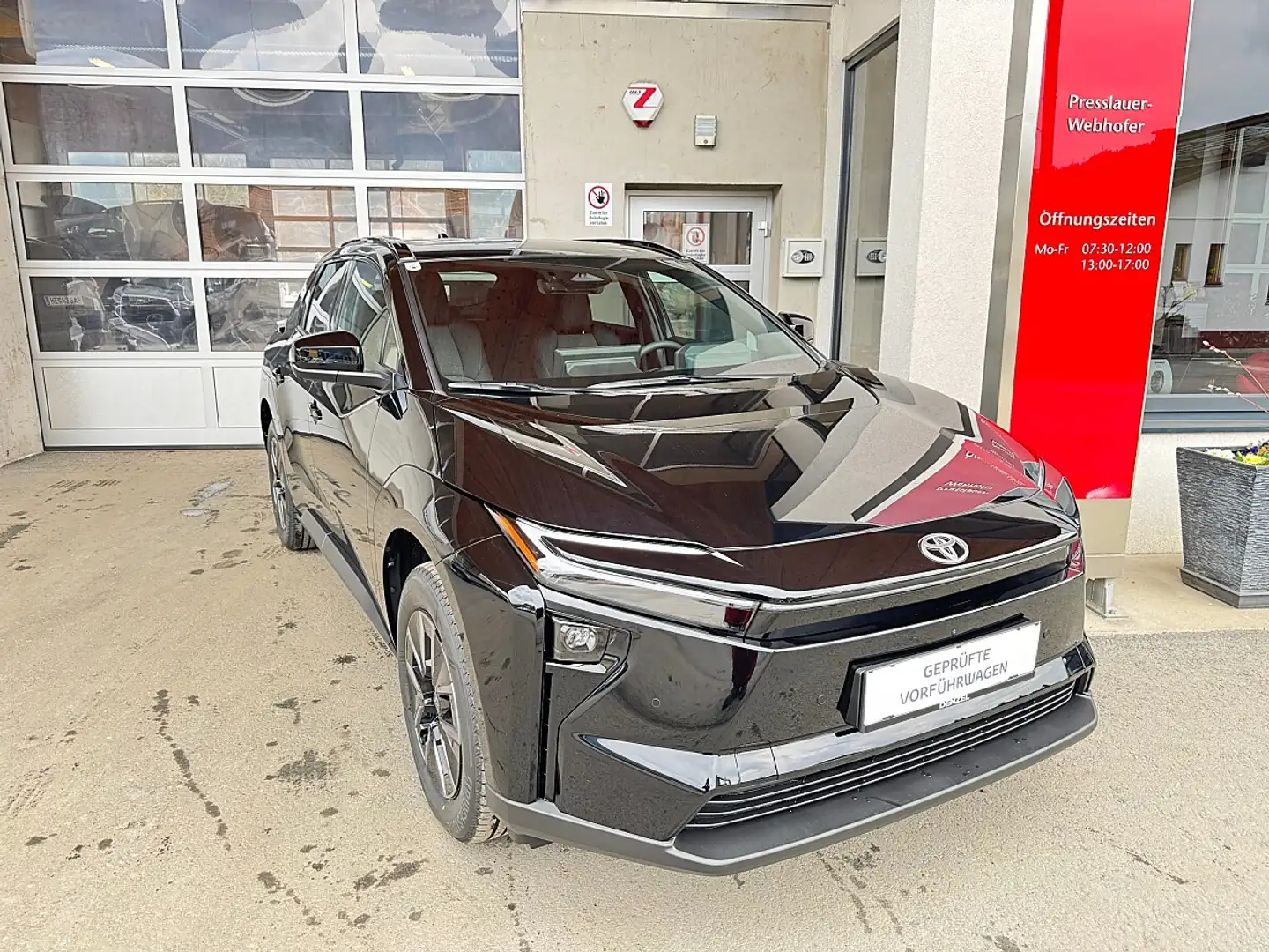 Toyota bZ4X BZ4X Elektro 73kWh Schwarz - 1