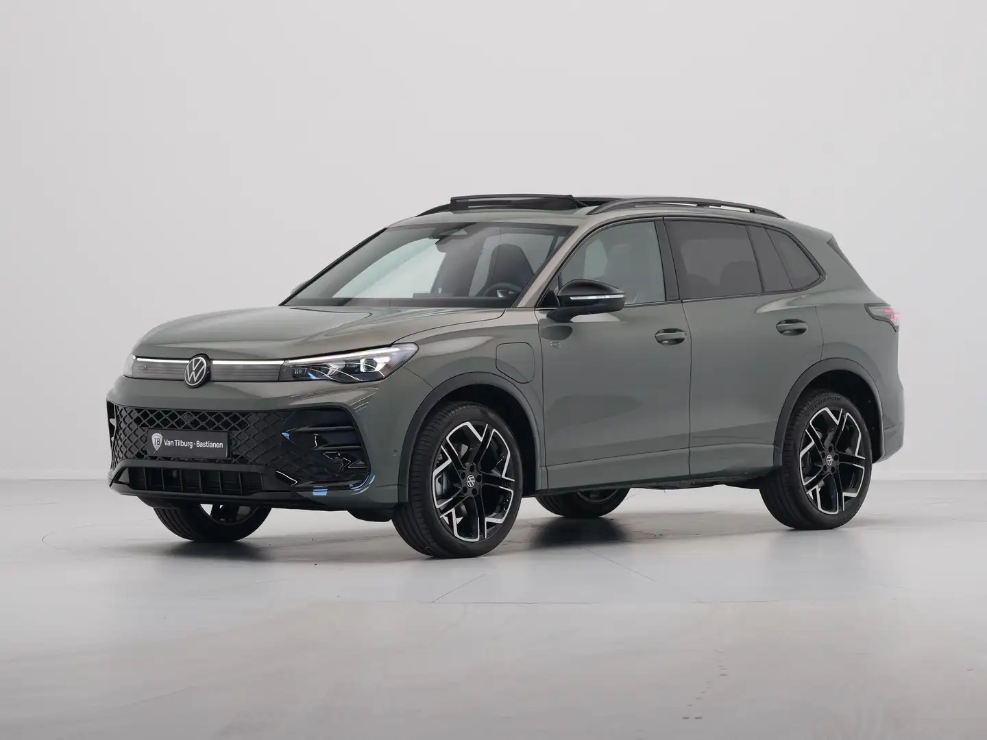 Volkswagen Tiguan 1.5 eHybrid 204 6DSG R-Line Edition Automaat | Bla Groen - 2