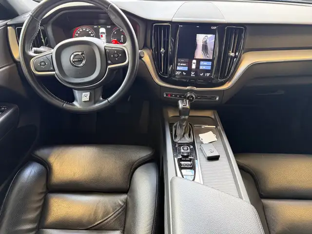 Volvo XC60 view 11