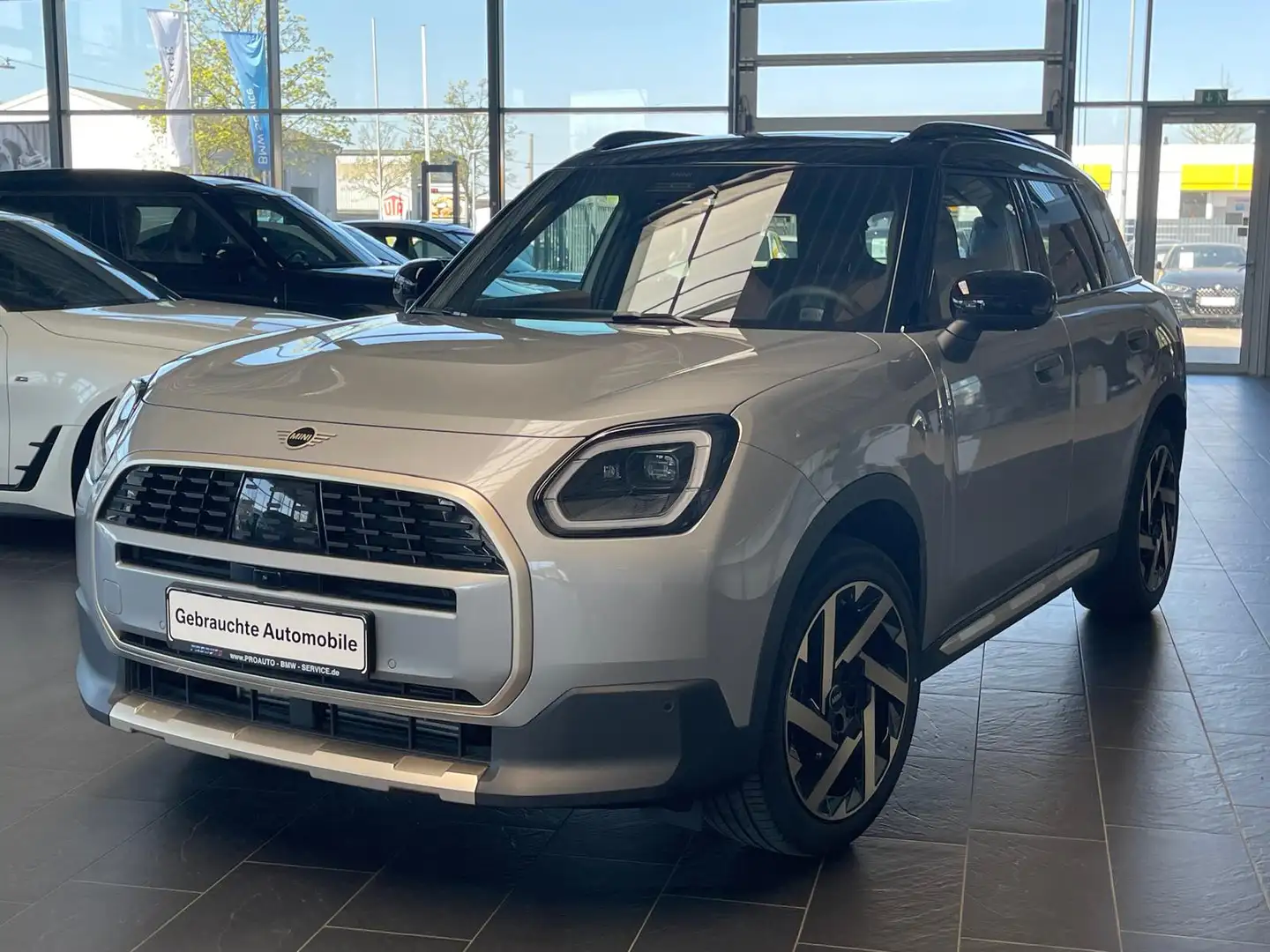 MINI Cooper C Countryman C Favoured Trim Paket XL / 19 Zoll Silber - 2