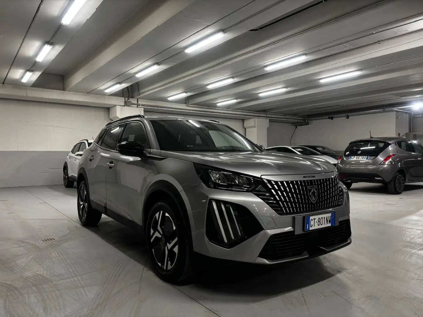 Peugeot 2008 1.2 puretech Allure s&s 100cv Gris - 1