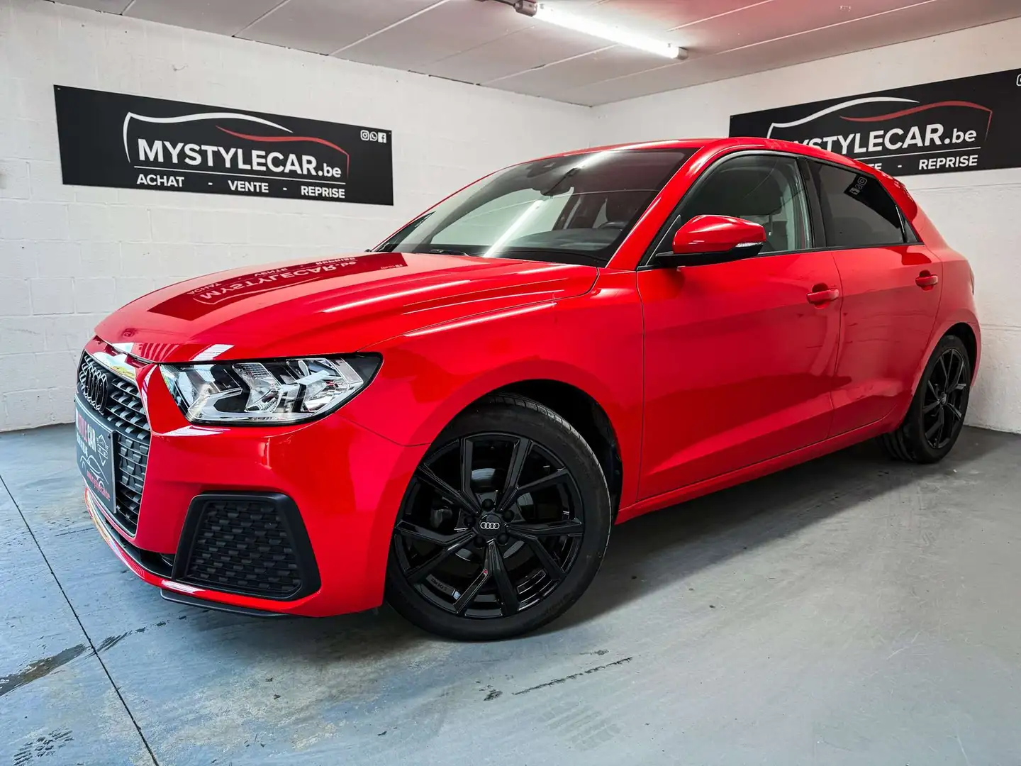 Audi A1 Sportback 1.0 TFSI, FAIBLE KM, GARANTIE 1AN Rouge - 1