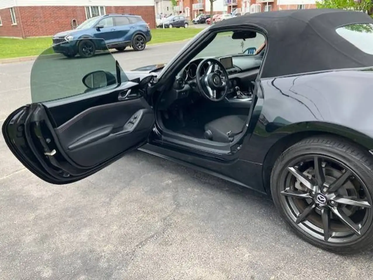Mazda MX-5 Miata снимка Mazda MX-5 Miata