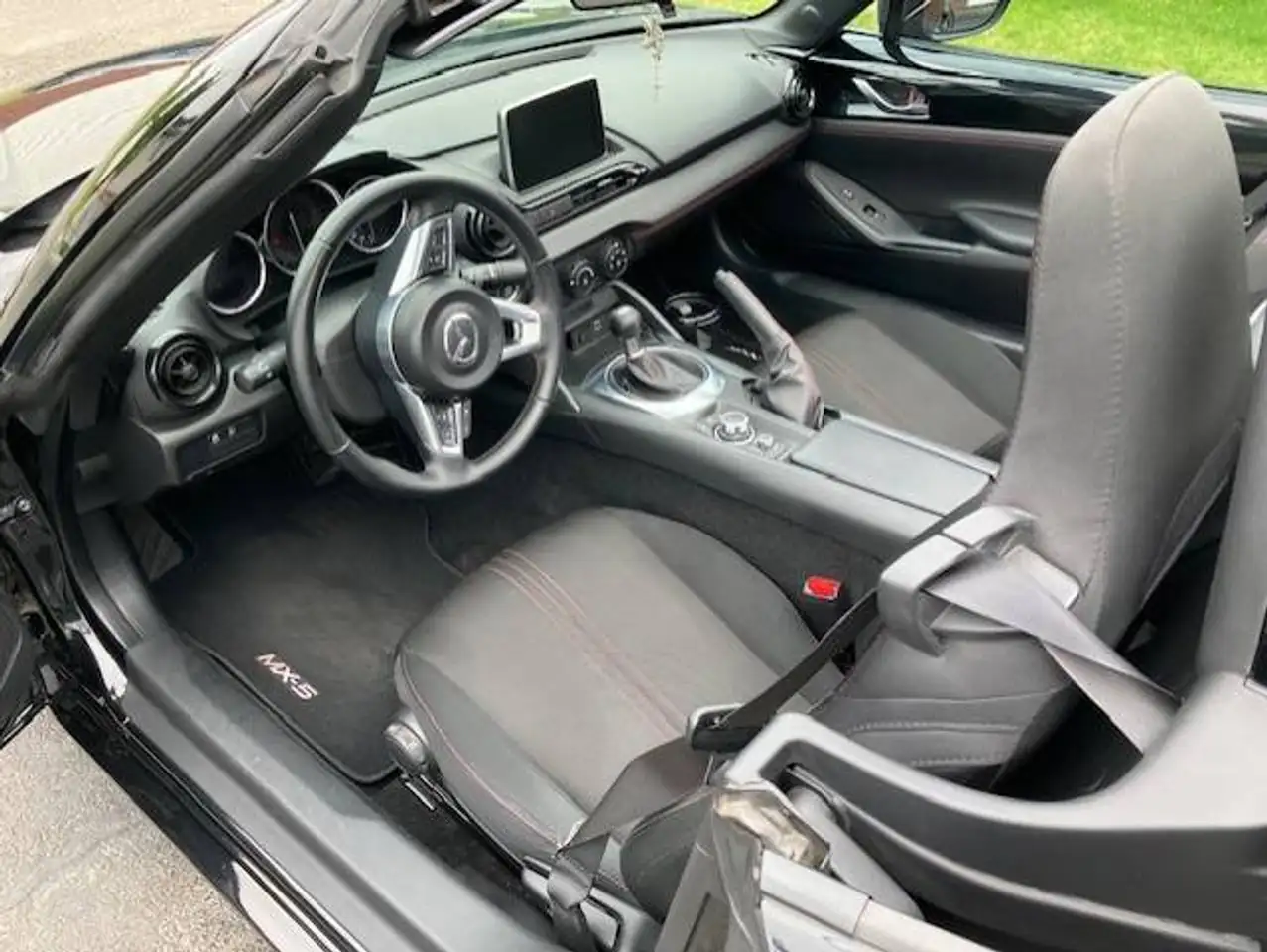 Mazda MX-5 Miata снимка Mazda MX-5 Miata