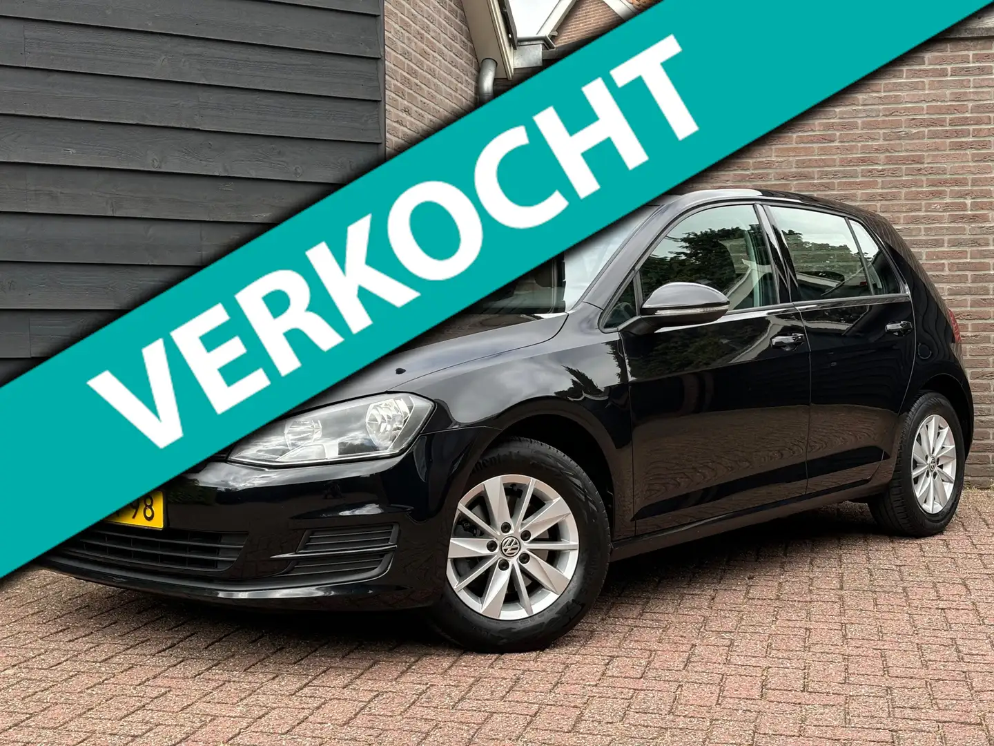 Volkswagen Golf 1.2 TSI Comfortline Navigatie | Cruise | Airco | B Negro - 1