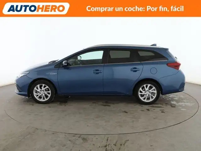 Toyota Auris view 3