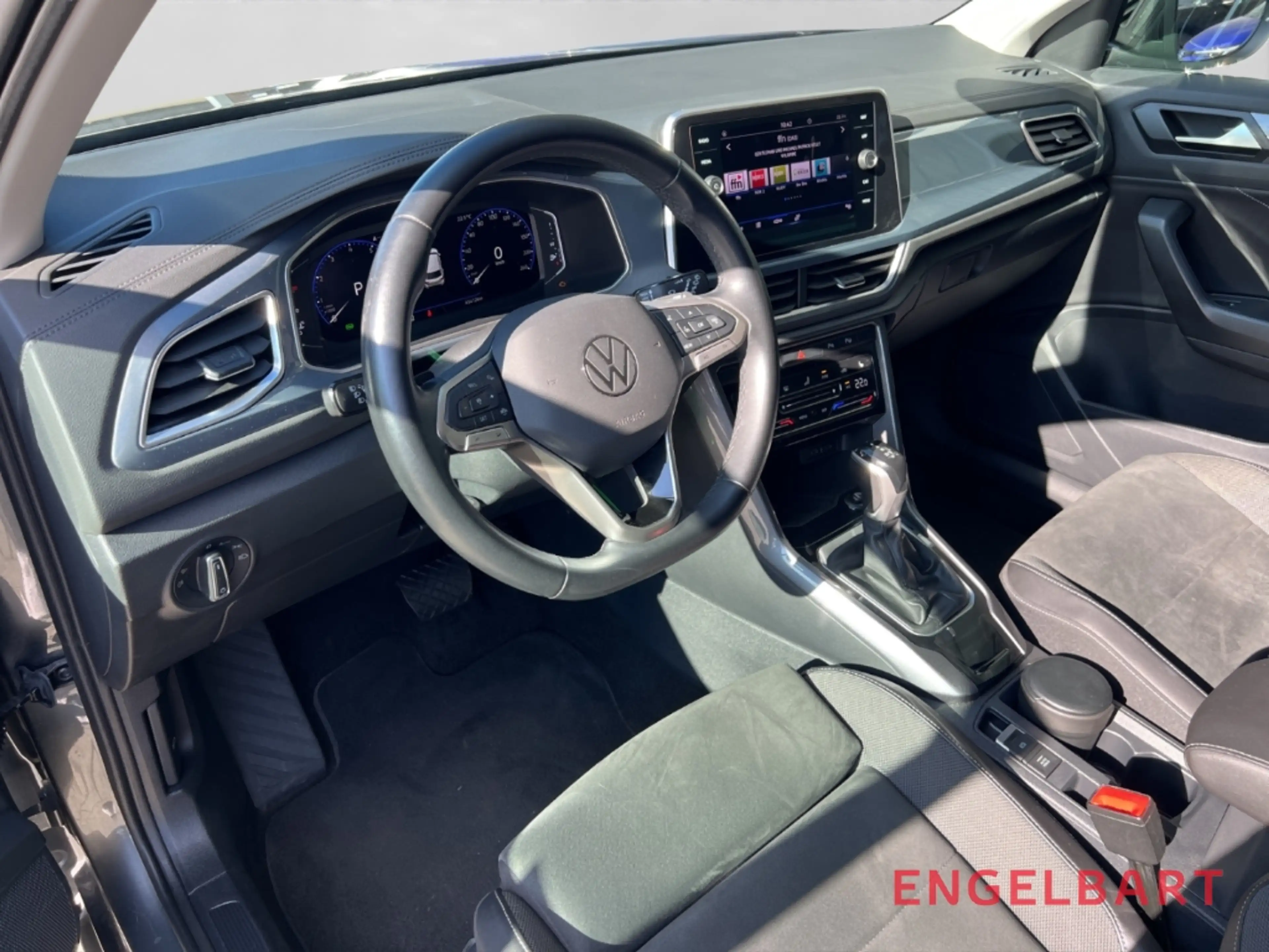 Volkswagen T-Roc 1.5 TSI Style Allwetterreifen AHK — photo 7