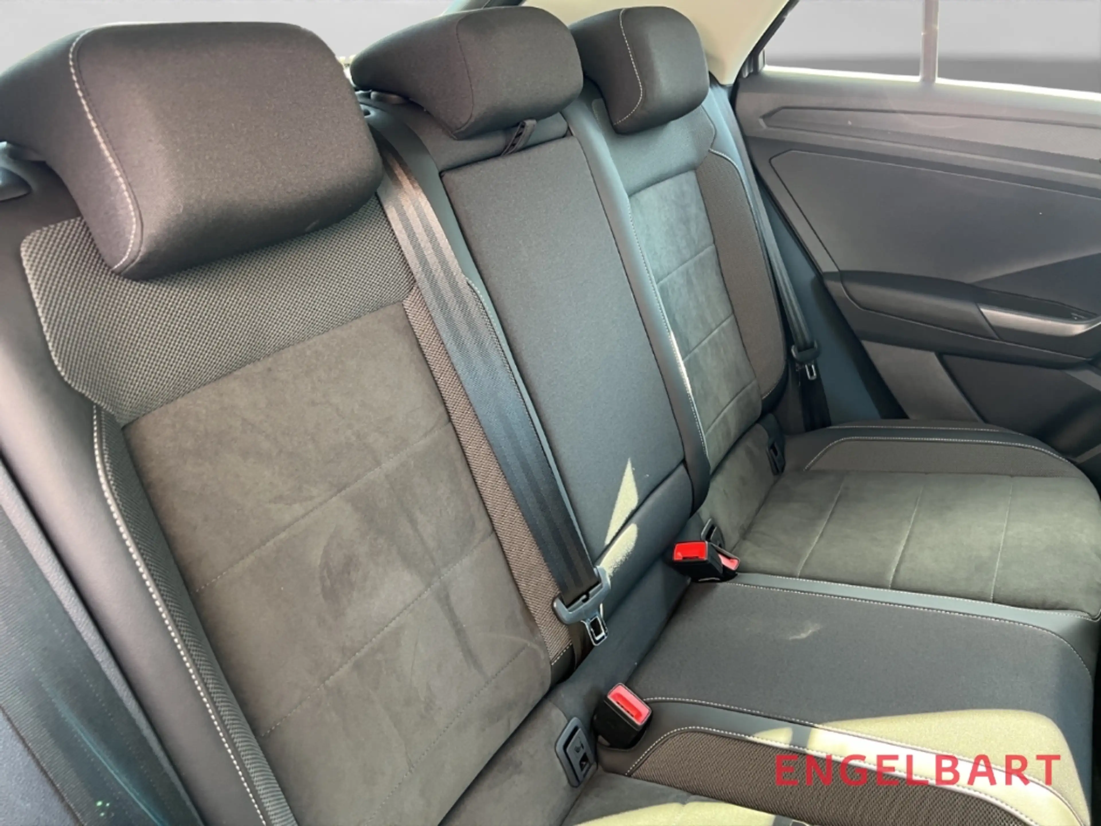 Volkswagen T-Roc 1.5 TSI Style Allwetterreifen AHK — photo 12