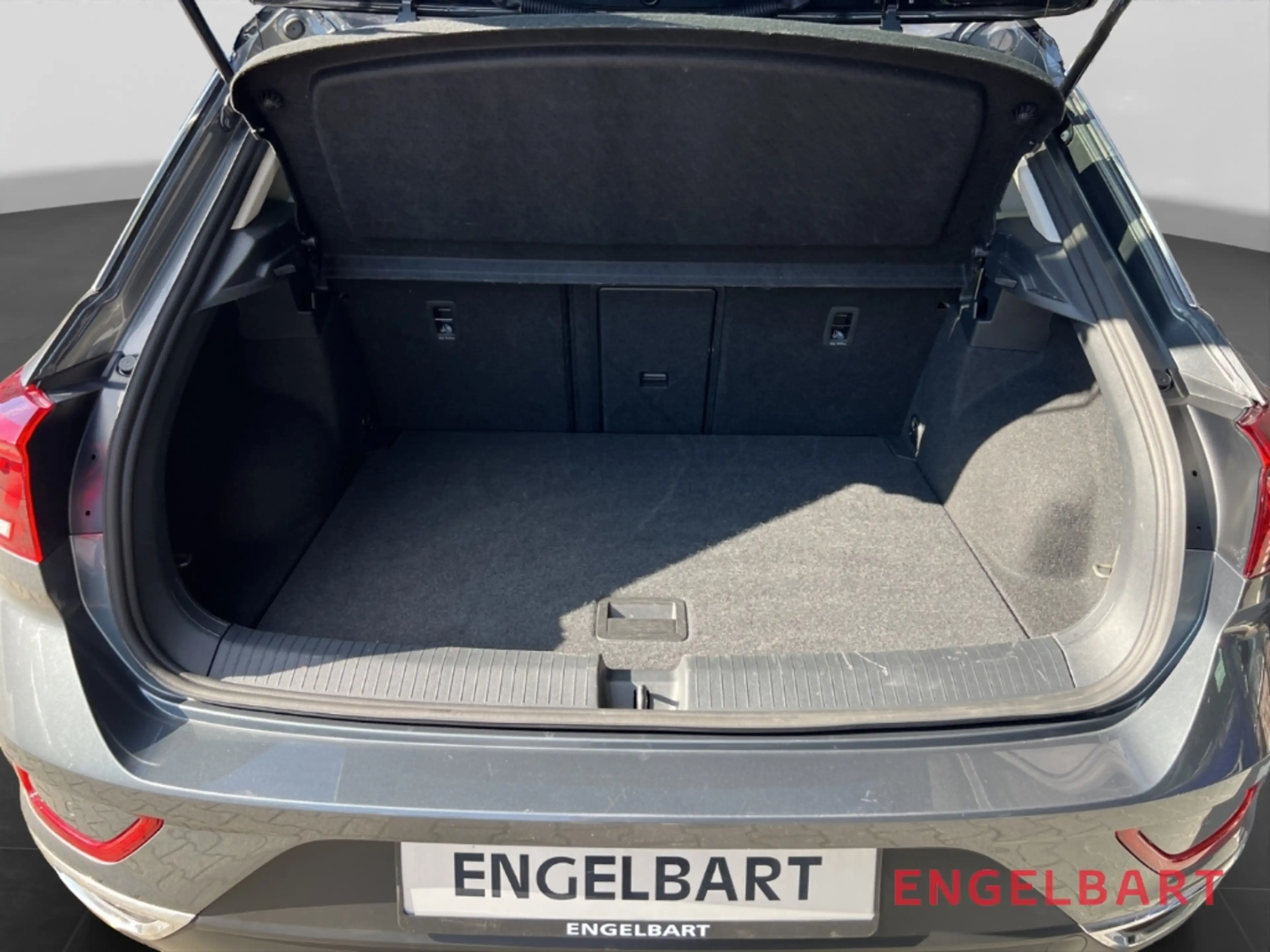 Volkswagen T-Roc 1.5 TSI Style Allwetterreifen AHK — photo 13
