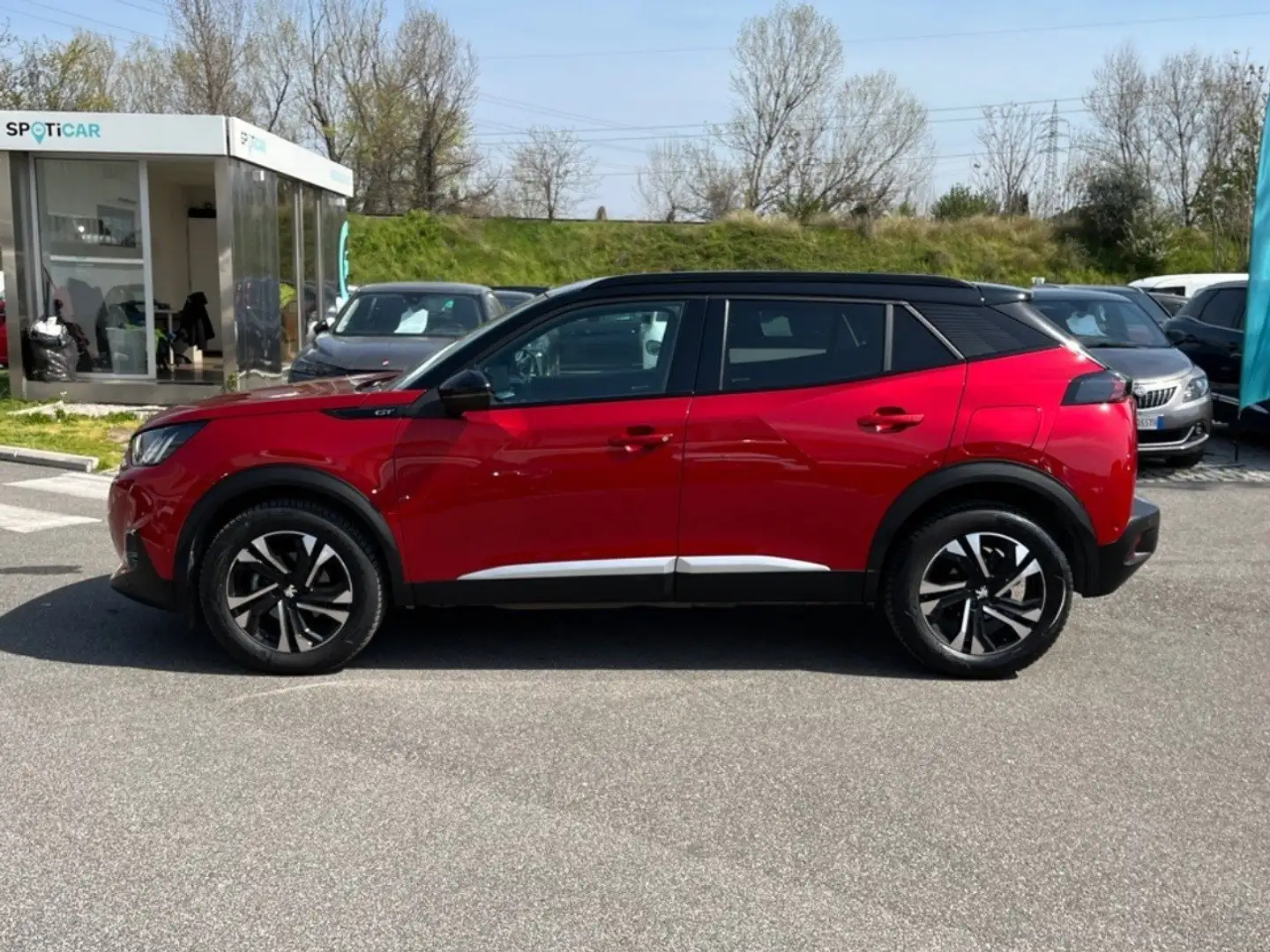 Peugeot 2008 PureTech 130 GT S/S Rood - 2