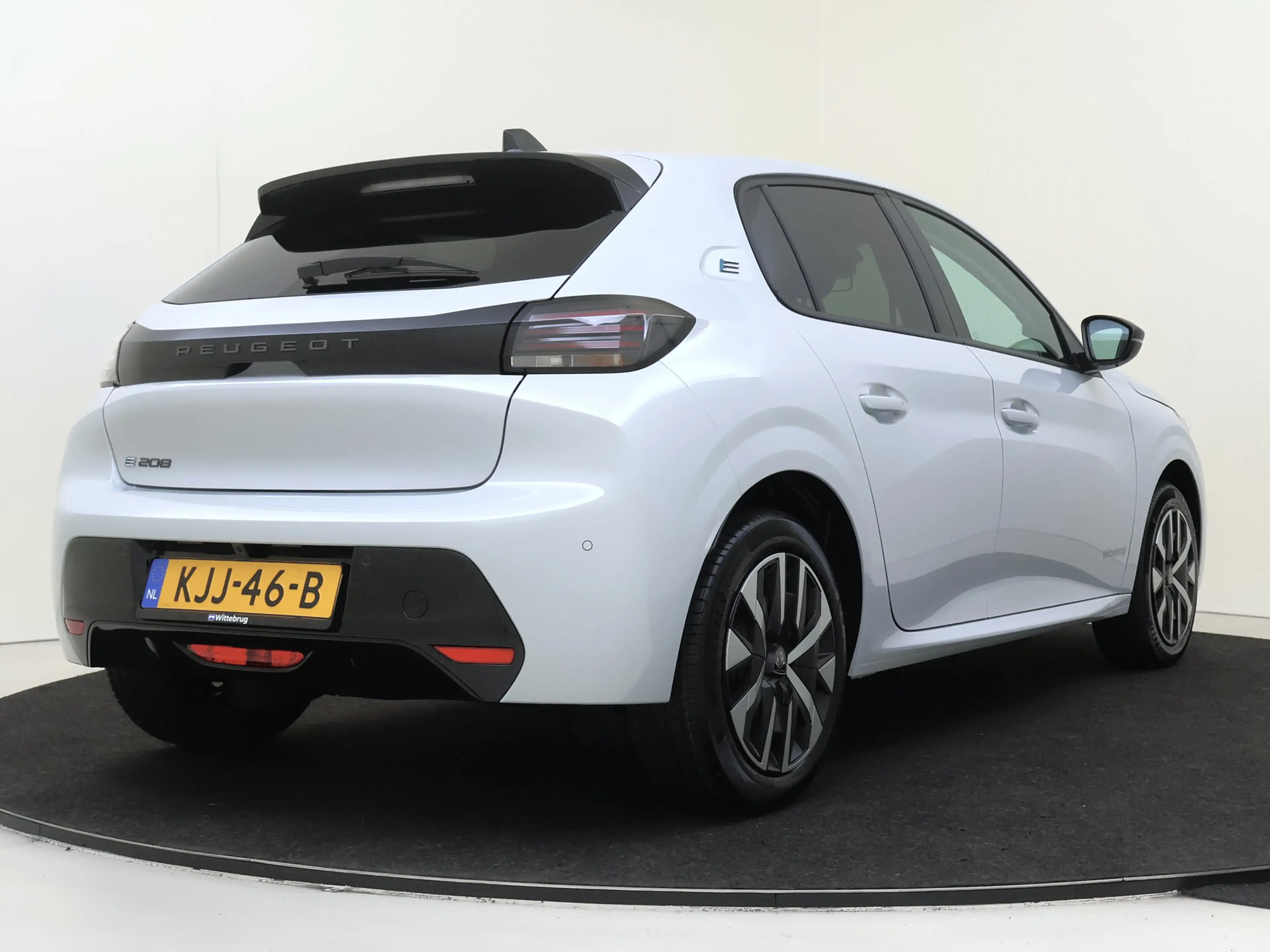 Peugeot e-208 EV Business 51 kWh NRM Demo deal — photo 11