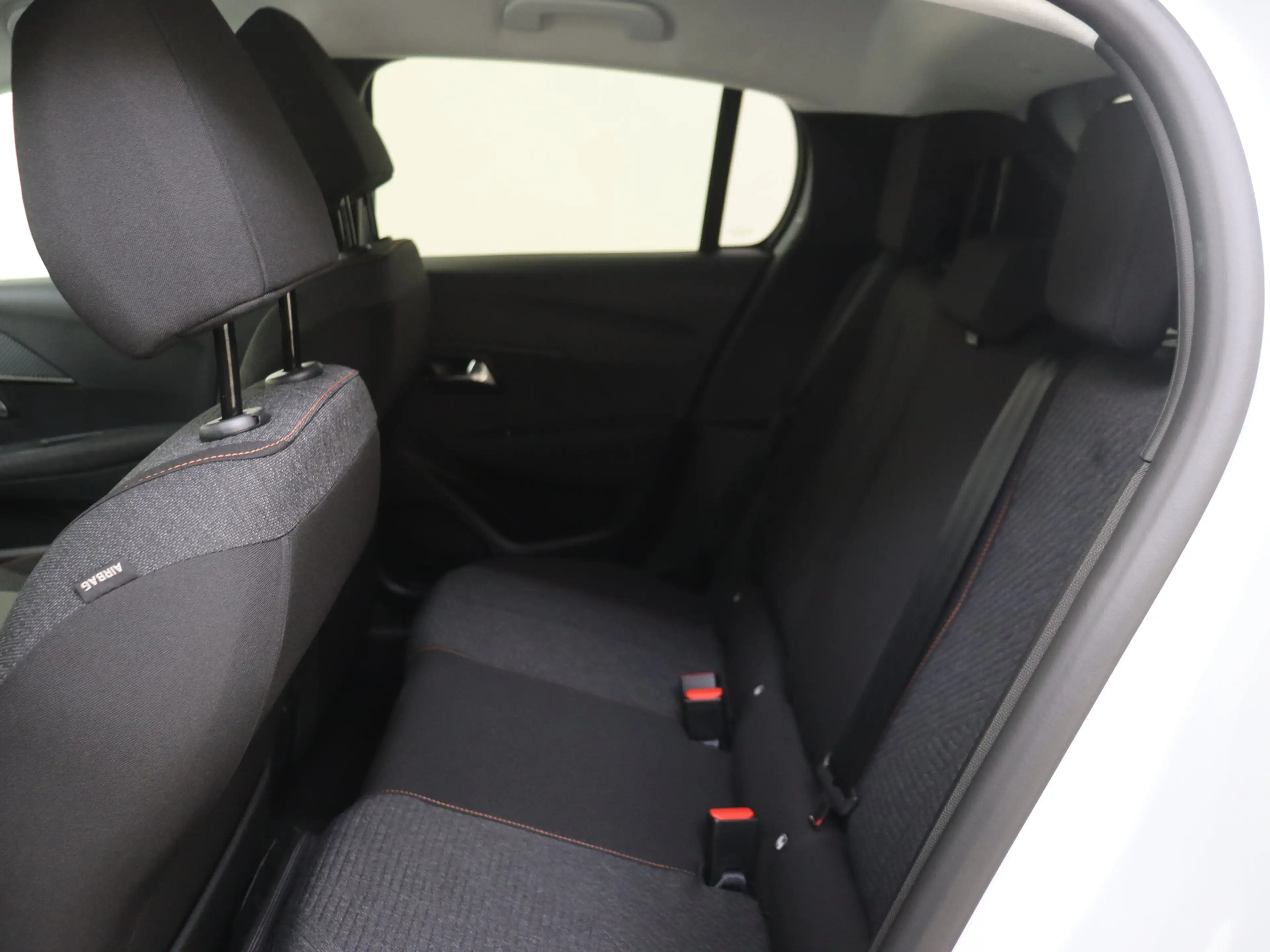Peugeot e-208 EV Business 51 kWh NRM Demo deal — photo 12