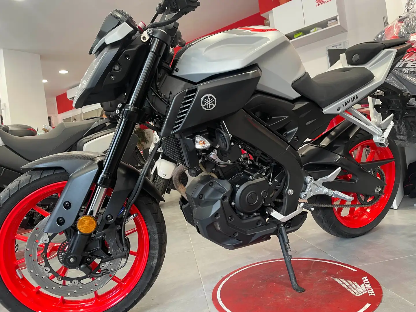 Yamaha MT-125 abs Сірий - 2