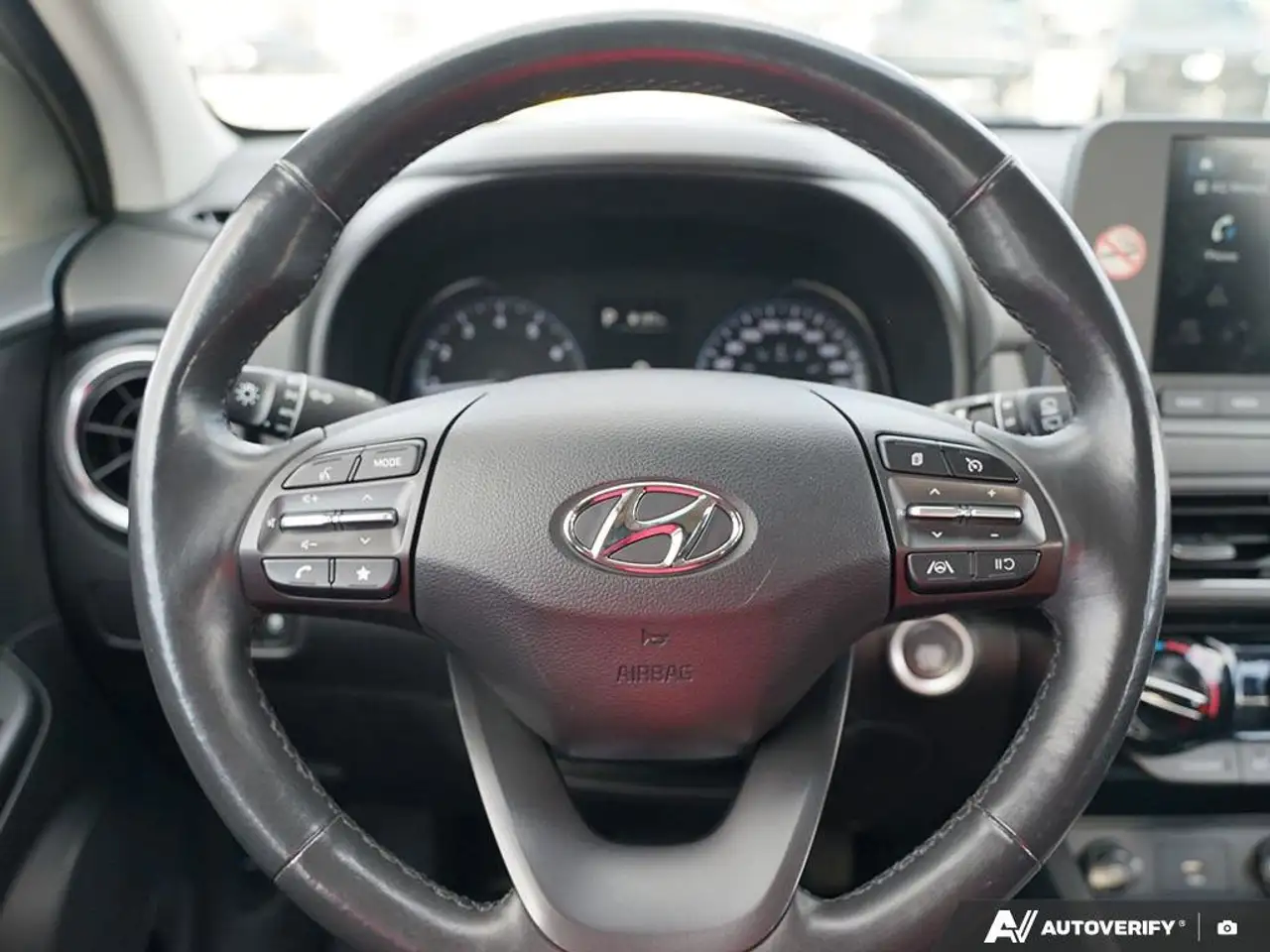 Hyundai KONA снимка Hyundai KONA