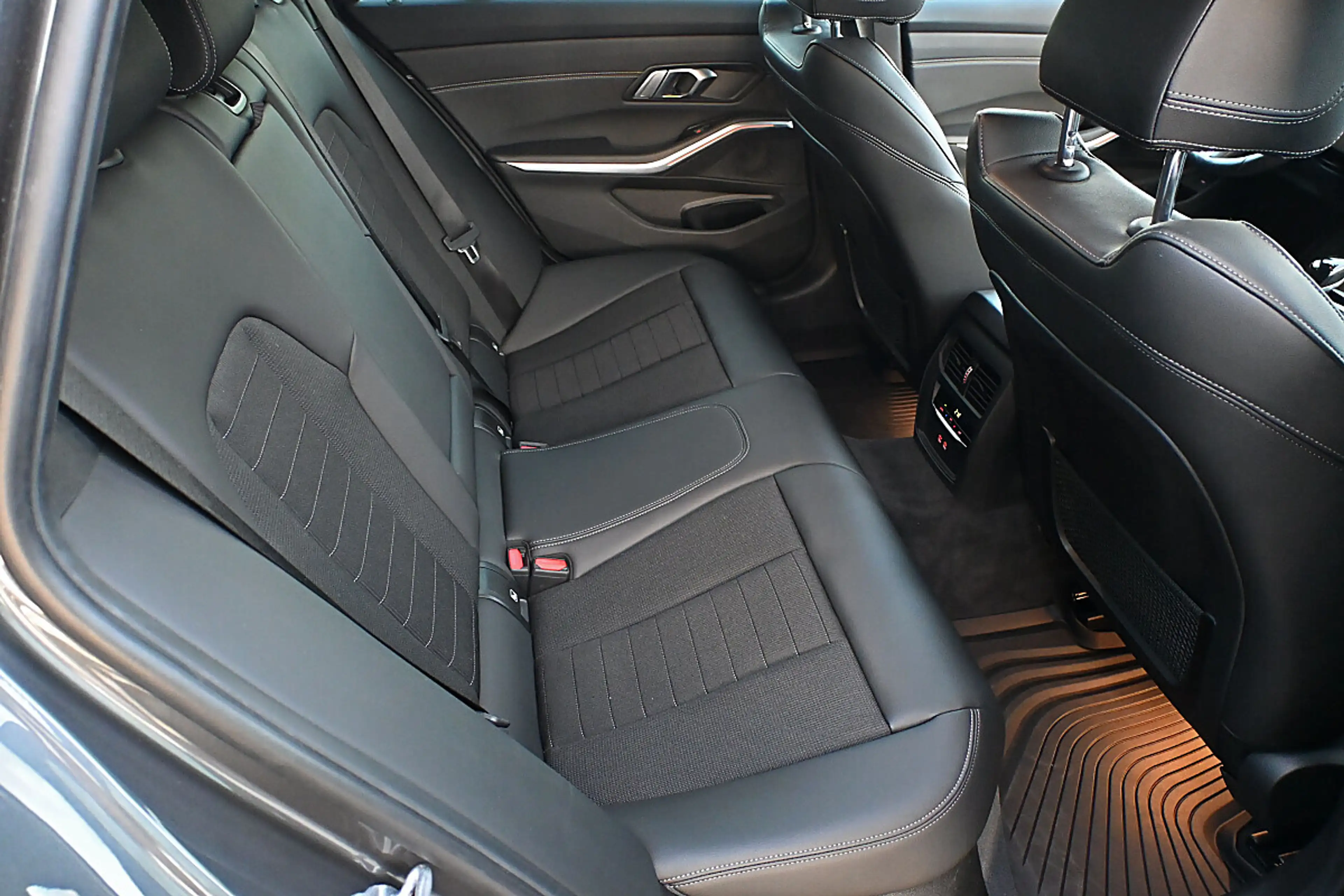 BMW 318 d 48 V Touring Aut.  AHK elektr., LED, Navi, Ka... — photo 12