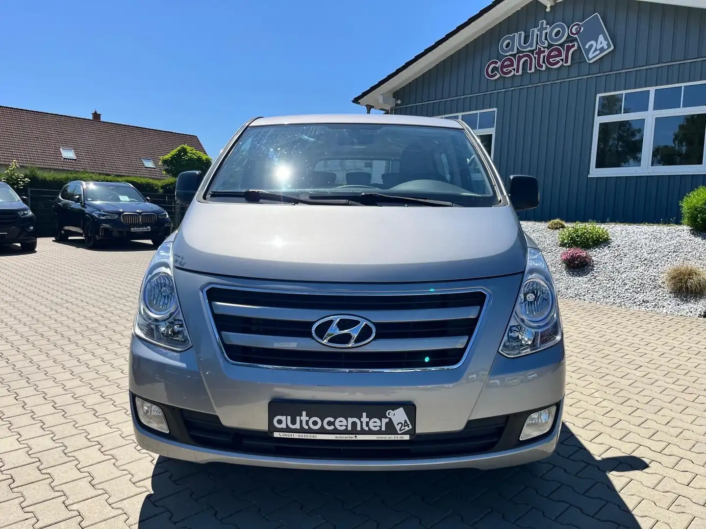 Hyundai H-1 Travel 2.5 CRDI°8 Sitzer°Klima°1. Hand° Grau - 2