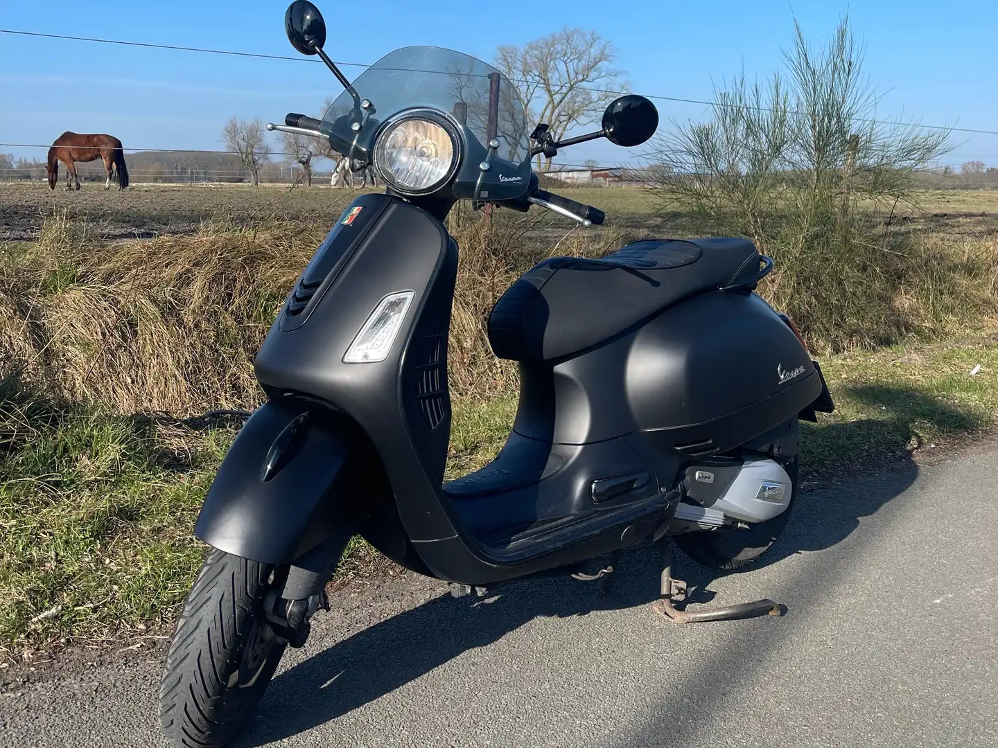 Vespa GTS 125 Negru - 1