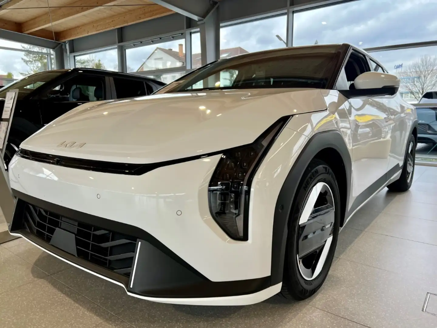 Kia 81kwH FWD EARTH *UPG/DRIVE/WINTER/TECHNO/SOUND* Na Weiß - 2