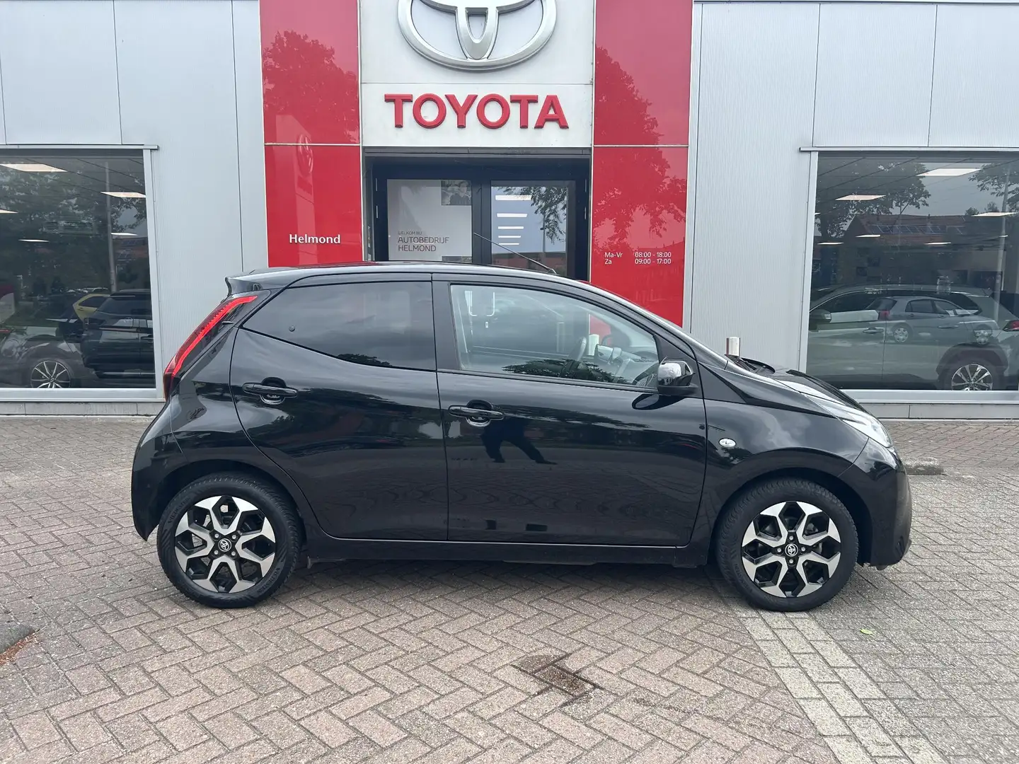 Toyota Aygo 1.0 VVT-i x-joy Schwarz - 2