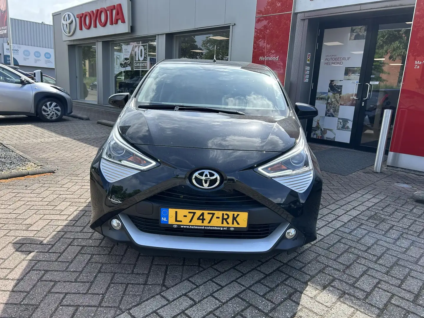 Toyota Aygo 1.0 VVT-i x-joy Zwart - 2