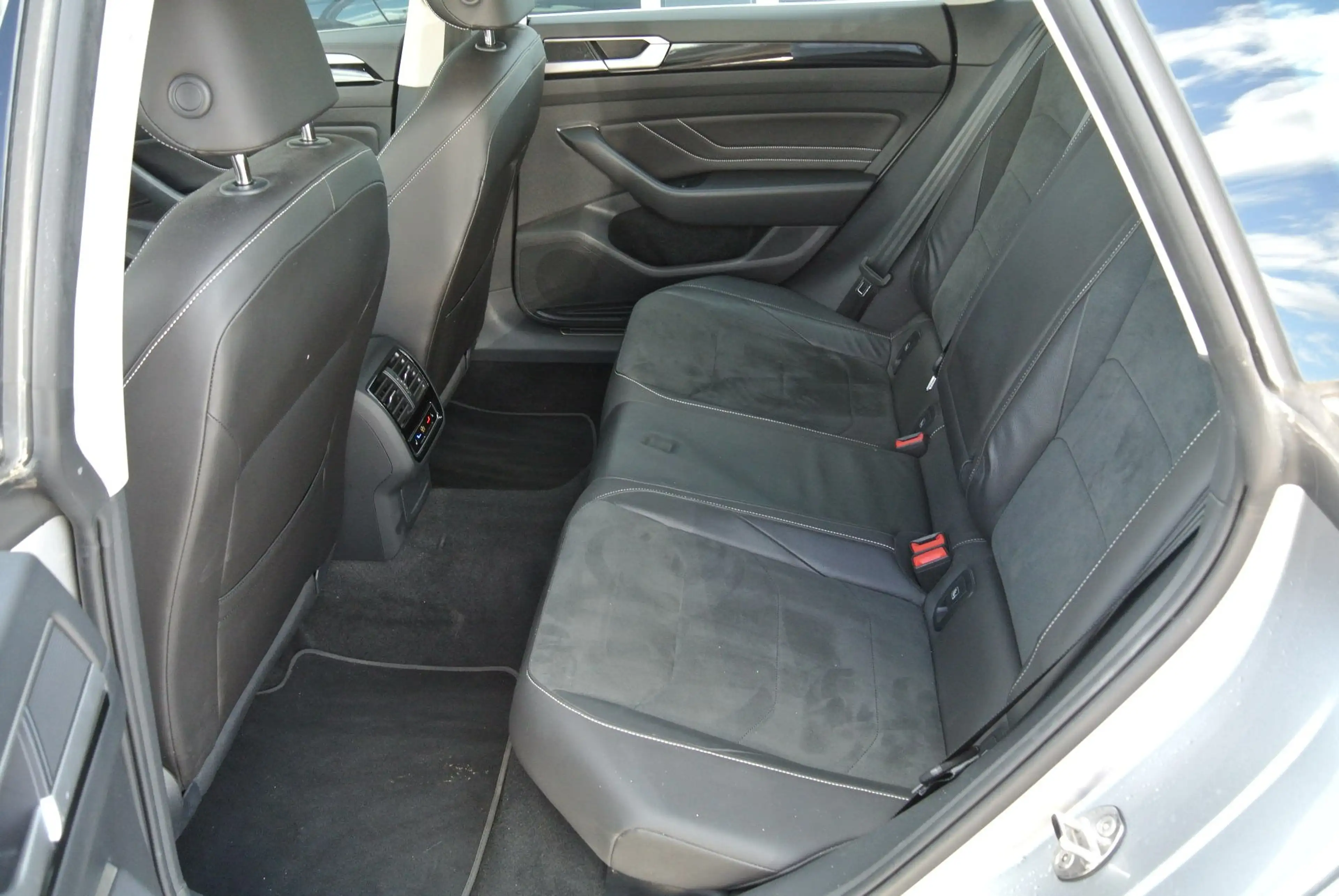 Volkswagen Arteon SB 2.0 TDI DSG 4motion Elegance * LEDER *AHK * — photo 7