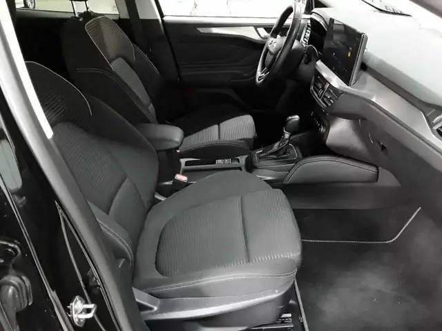 Ford Focus view 8