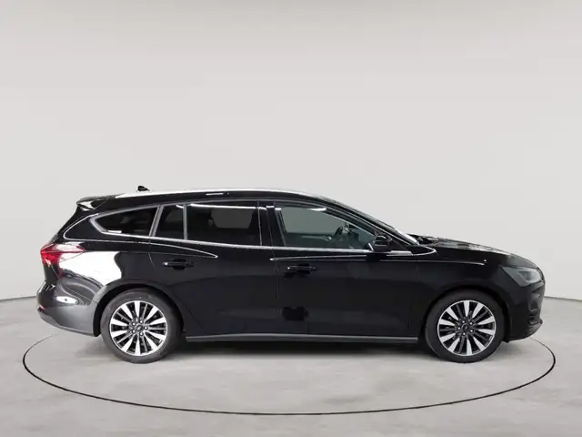 Ford Focus view 3