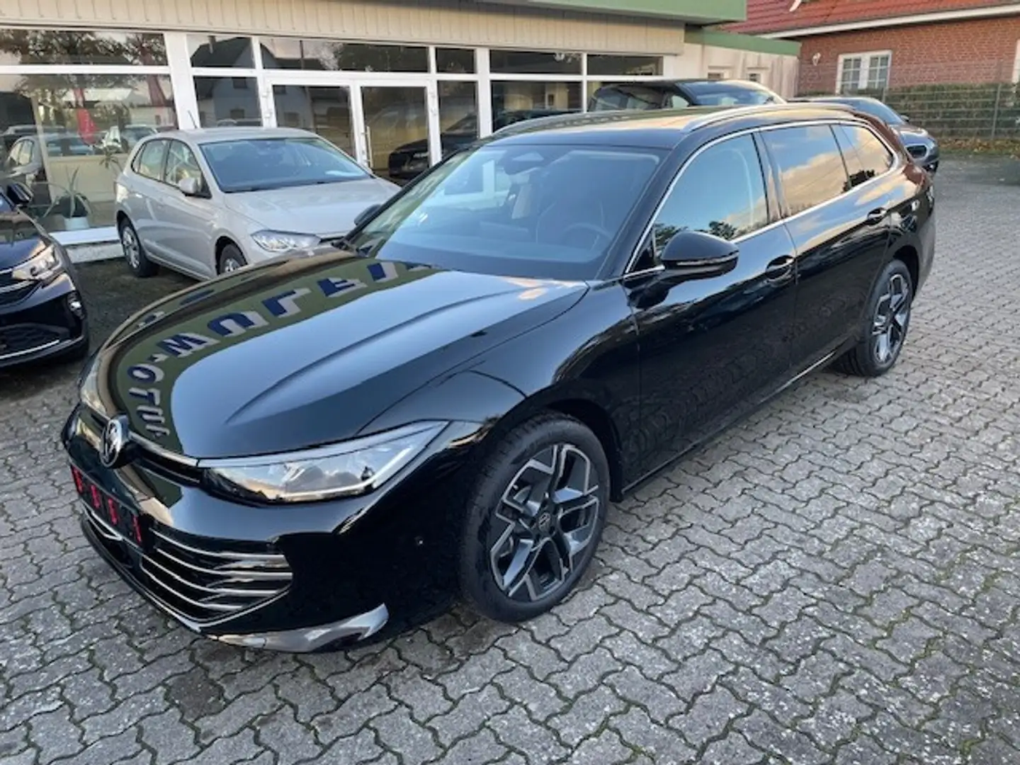 Volkswagen Passat Variant 1.5 eTSI-DSG Elegance, IQ,Navi Pro Schwarz - 2