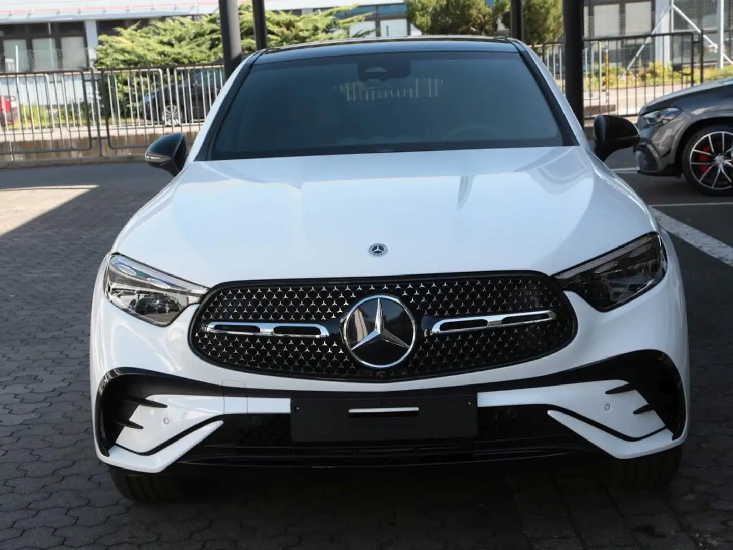 Mercedes-Benz GLC 220 d 4MATIC Coupé AMG Night Panorama AHK Weiß - 2