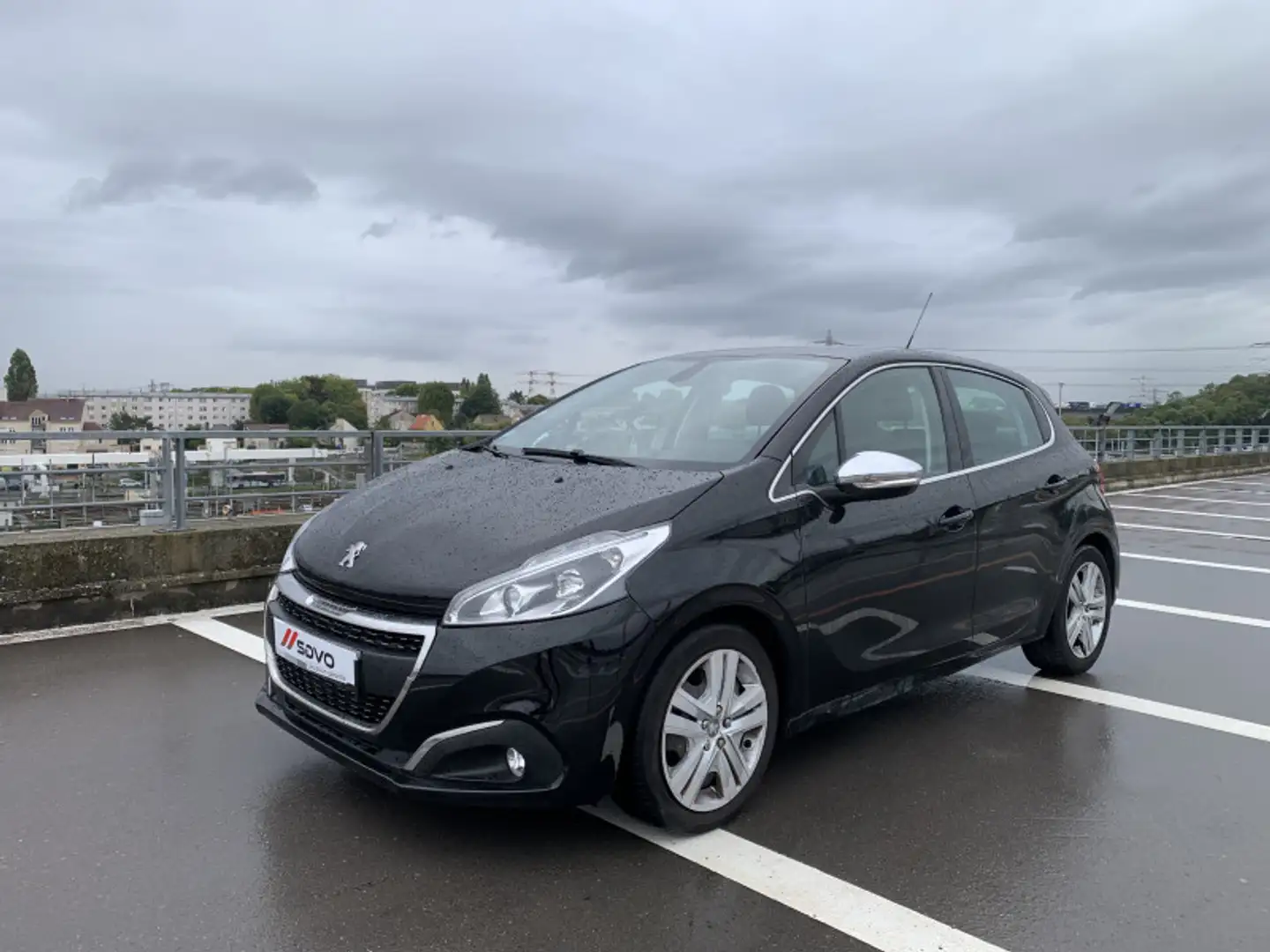 Peugeot 208 1.6 BLUEHDI 100CH ALLURE BUSINESS S\u0026S 5P Schwarz - 1
