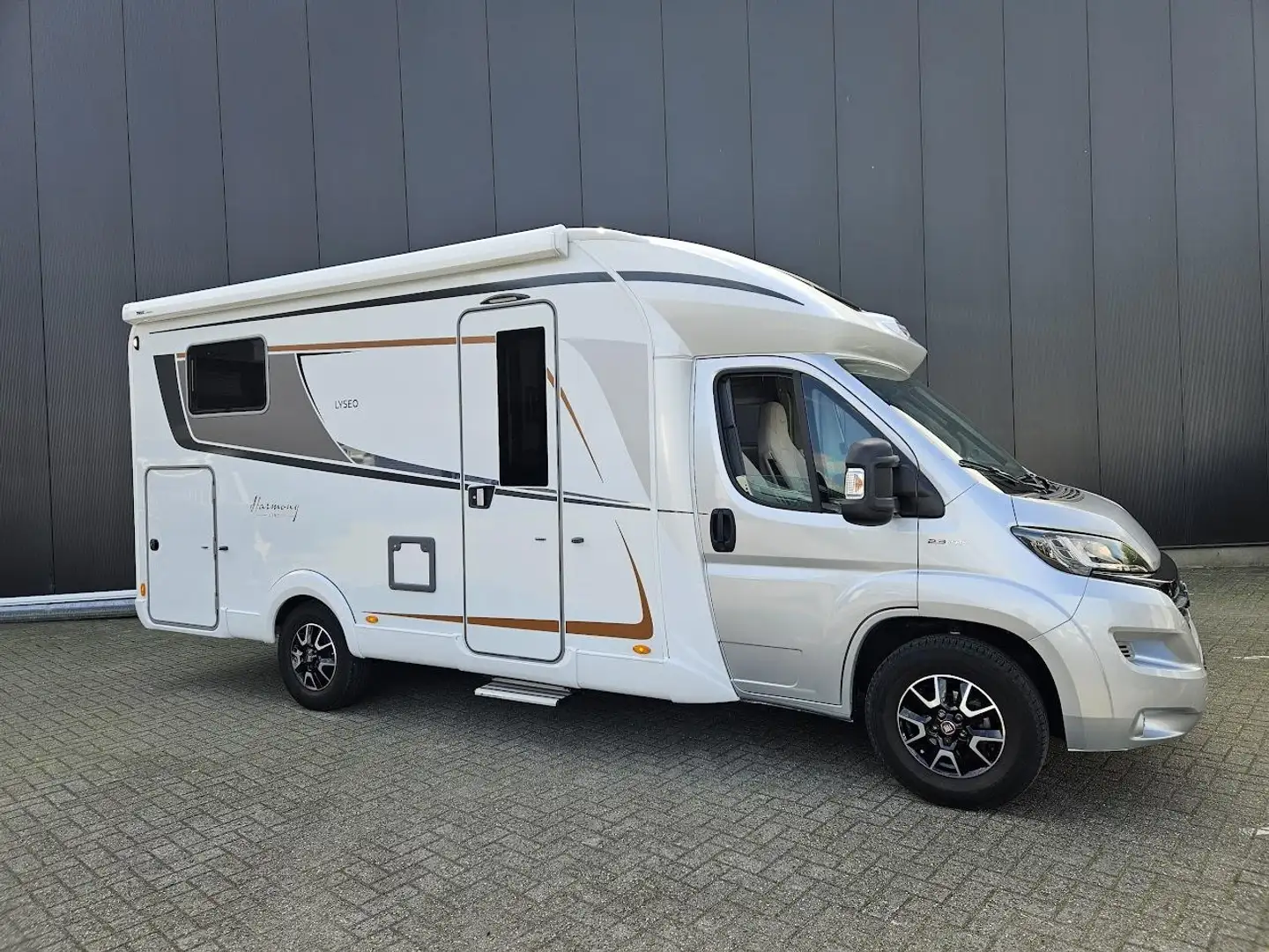 Bürstner Lyseo TD 690 G Harmonyline Buerstner Bt6905 Weiß - 1