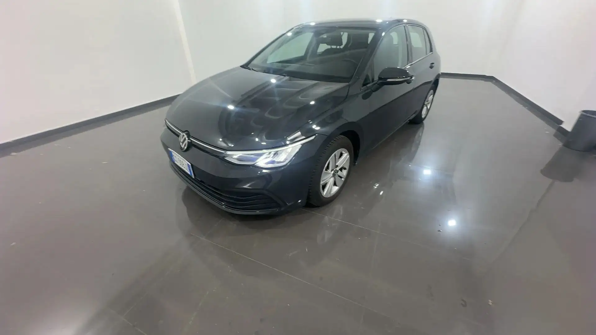Volkswagen Golf Golf VIII 1.0 TSI Life 110cv Szary - 1