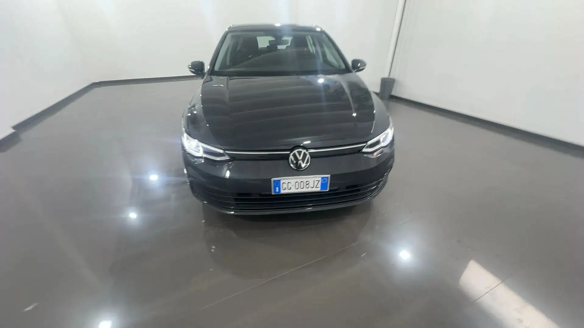 Volkswagen Golf Golf VIII 1.0 TSI Life 110cv Szary - 2