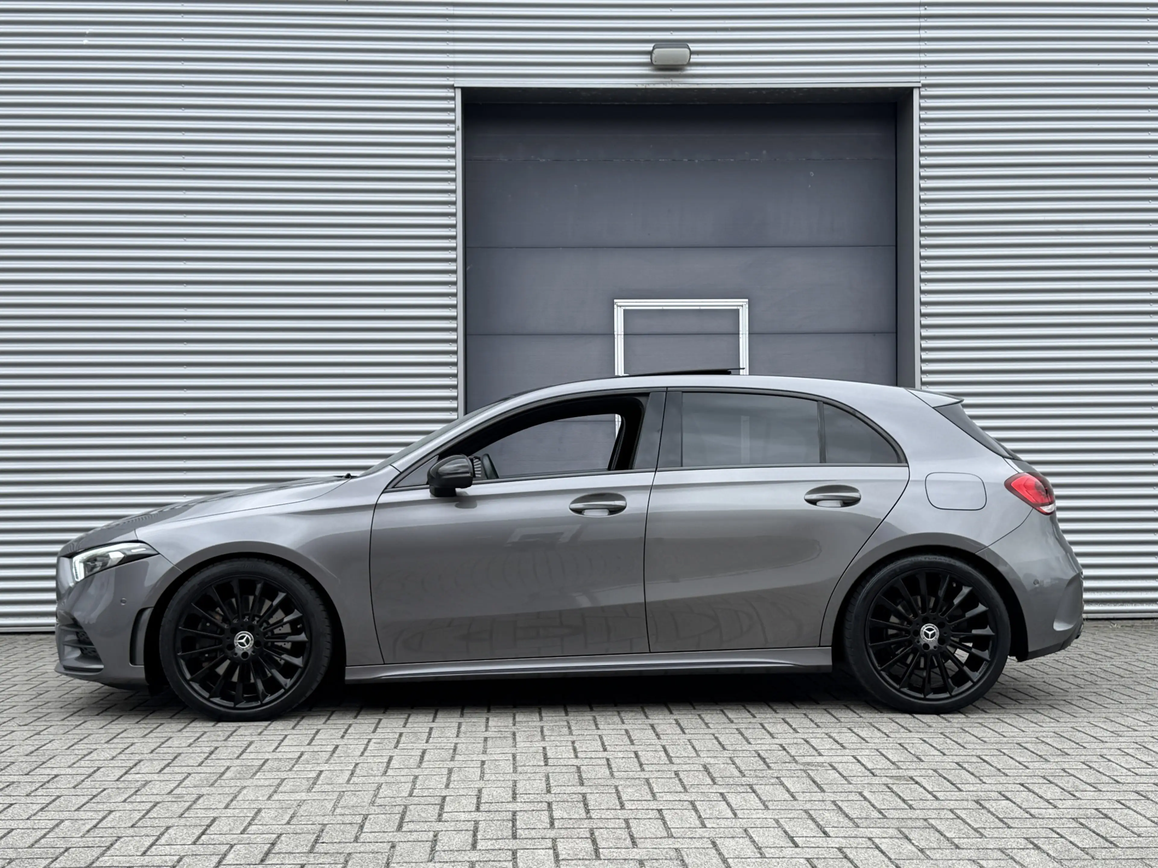 Mercedes-Benz A 250 Premium I Aut. I AMG I Leder I Pano.dak I Leder — photo 3