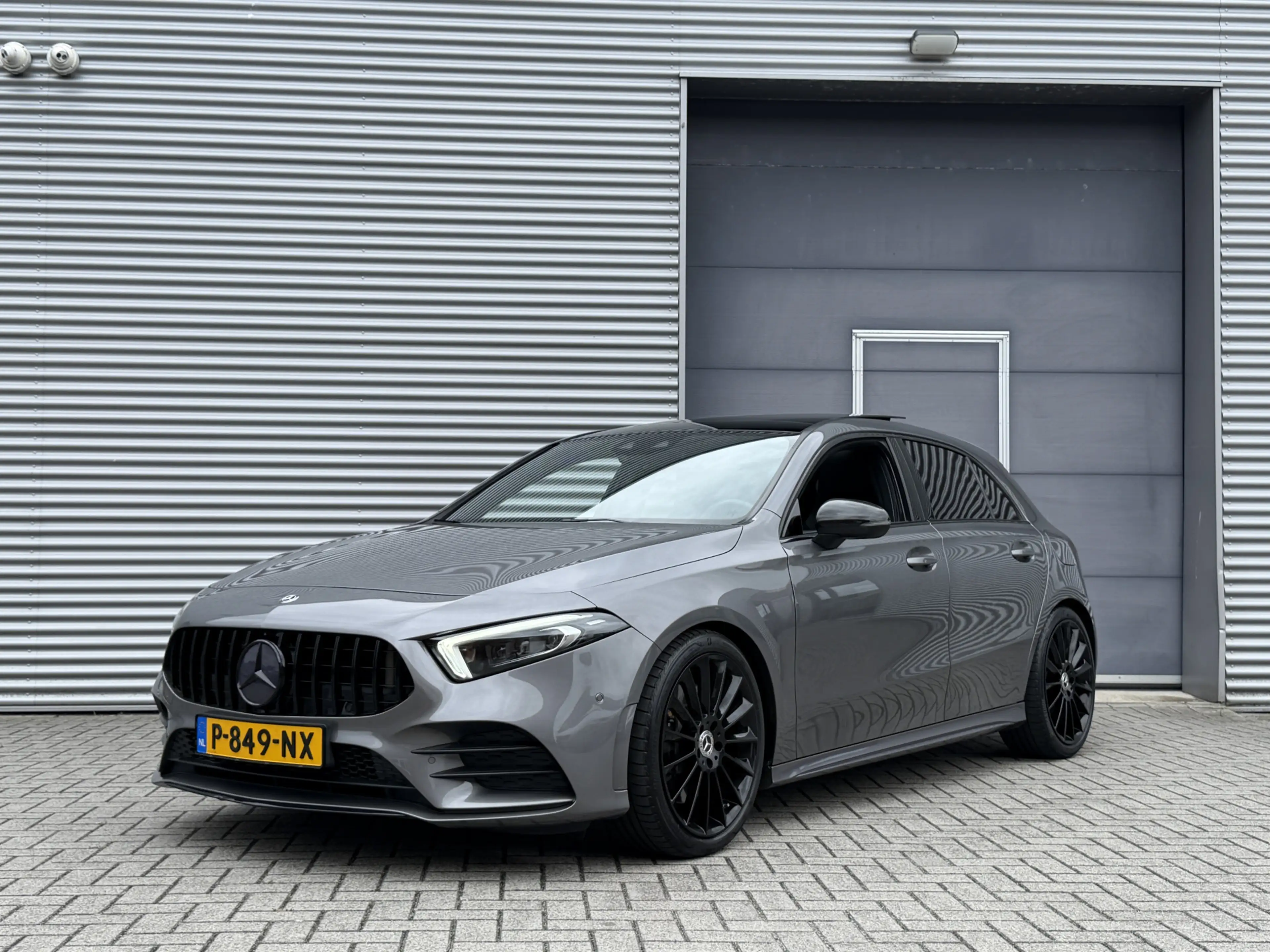 Mercedes-Benz A 250 Premium I Aut. I AMG I Leder I Pano.dak I Leder