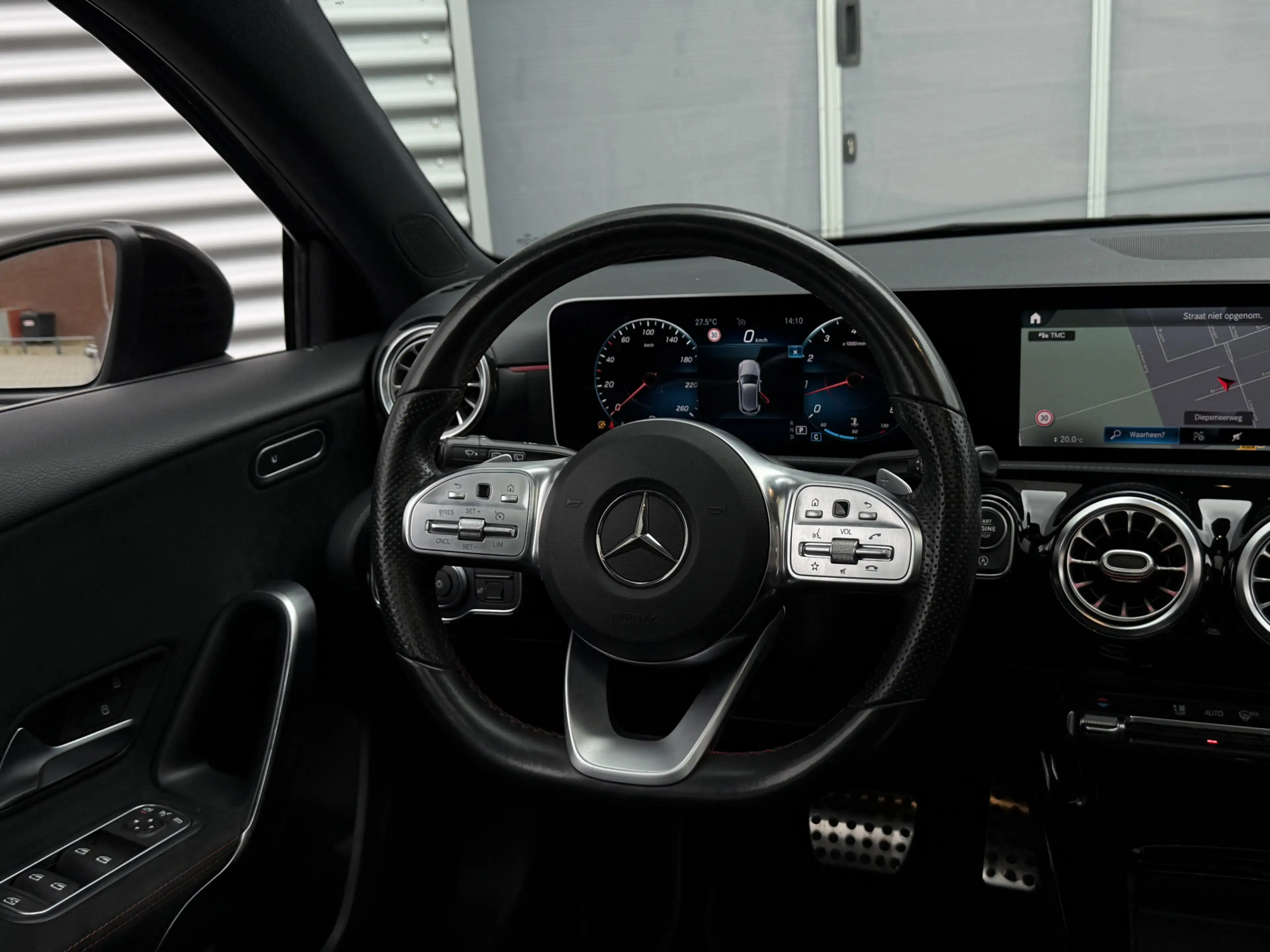 Mercedes-Benz A 250 Premium I Aut. I AMG I Leder I Pano.dak I Leder — photo 13