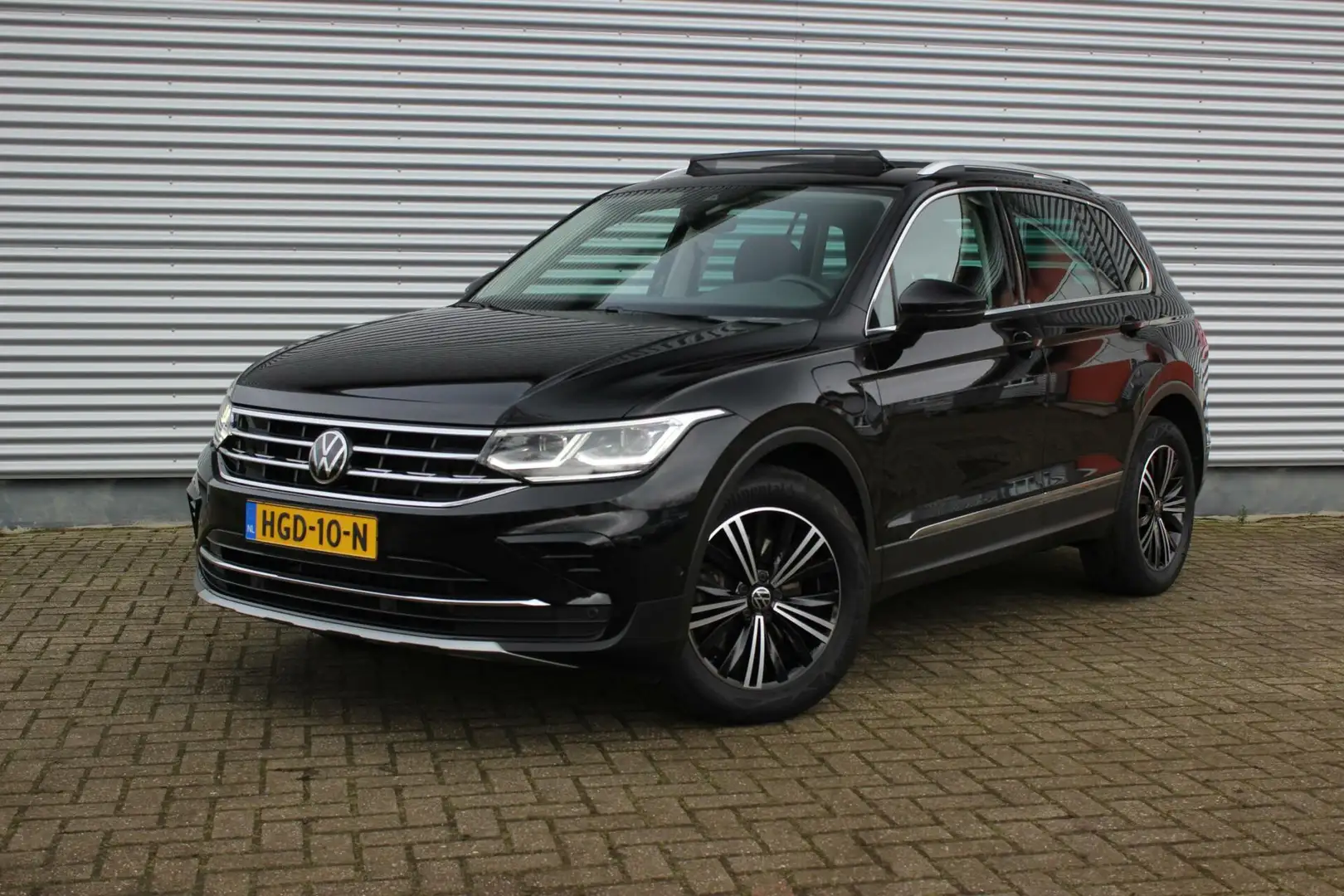 Volkswagen Tiguan 1.4 TSI eHybrid Elegance // Elek. Trekhaak - Panor Zwart - 2