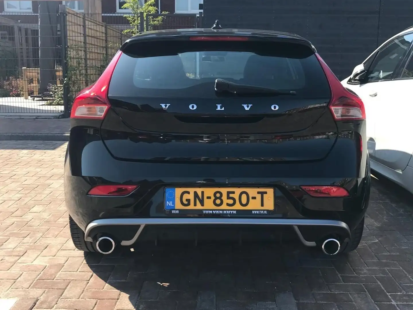 Volvo V40 2.0 D2 R-Design Bns Fekete - 1