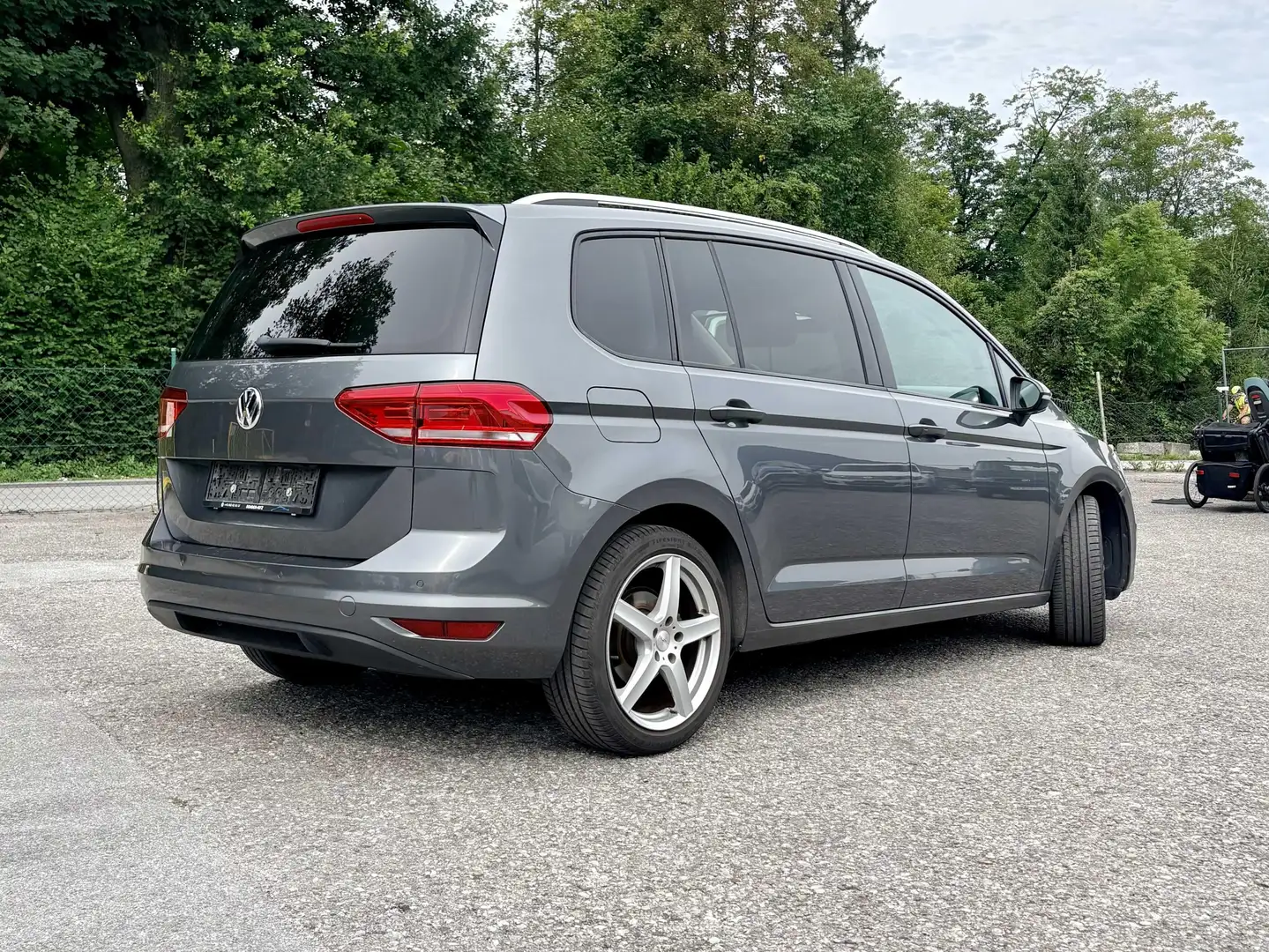 Volkswagen Touran Touran Comfortline 1,6 SCR TDI DSG Comfortline Grau - 2