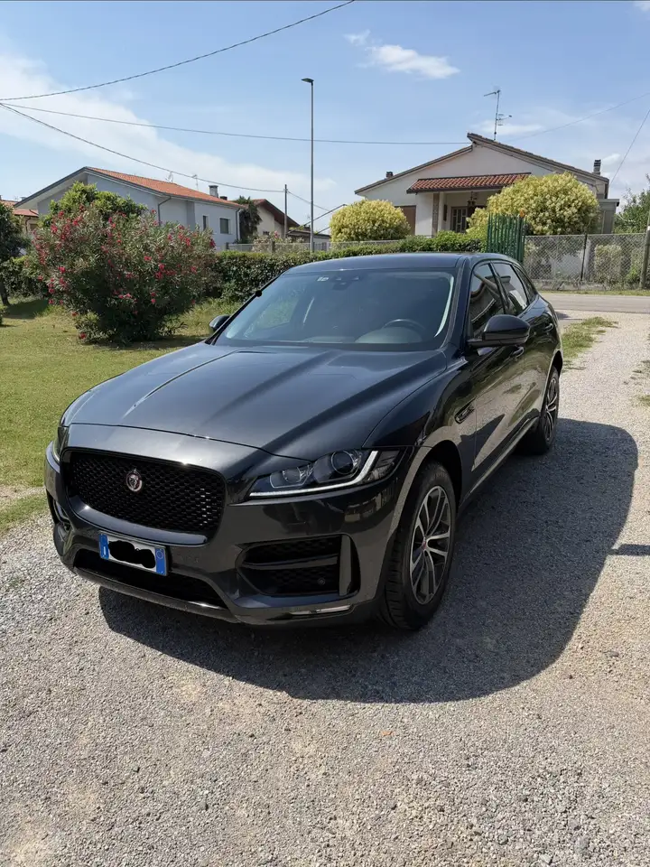 Jaguar F-Pace