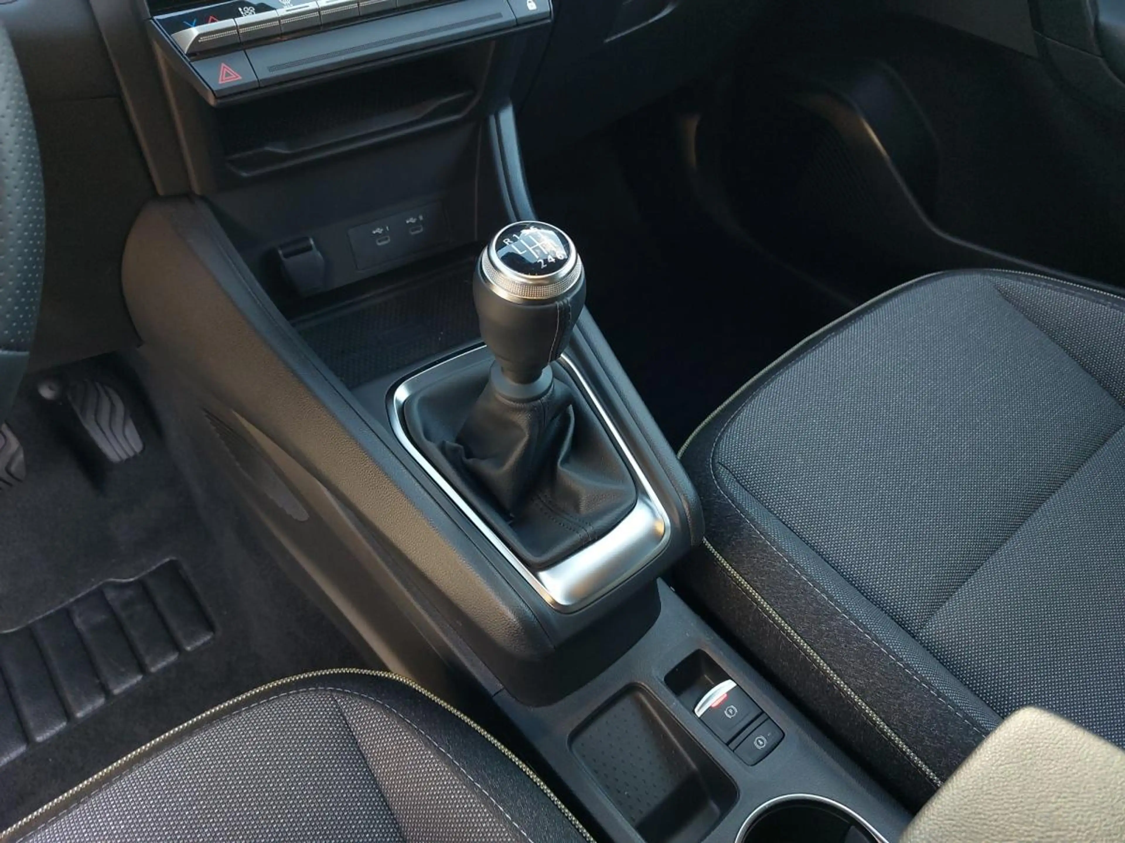 Renault Captur Techno TCe 115 (MY25) — photo 9