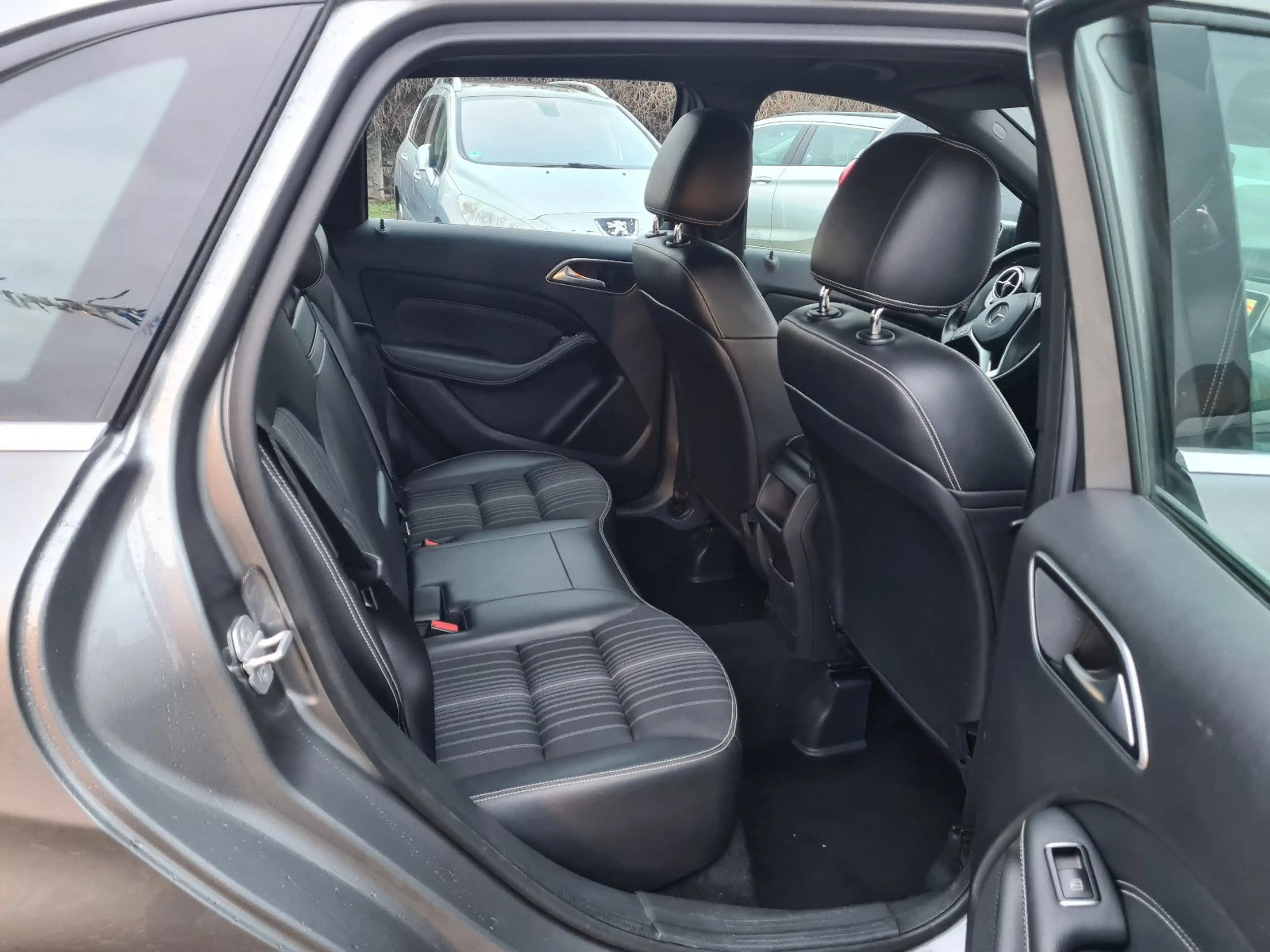 Mercedes-Benz B 180 CDI BlueEFFICIENCY T-LEDER/COMAND/KLIMAAUT — photo 6