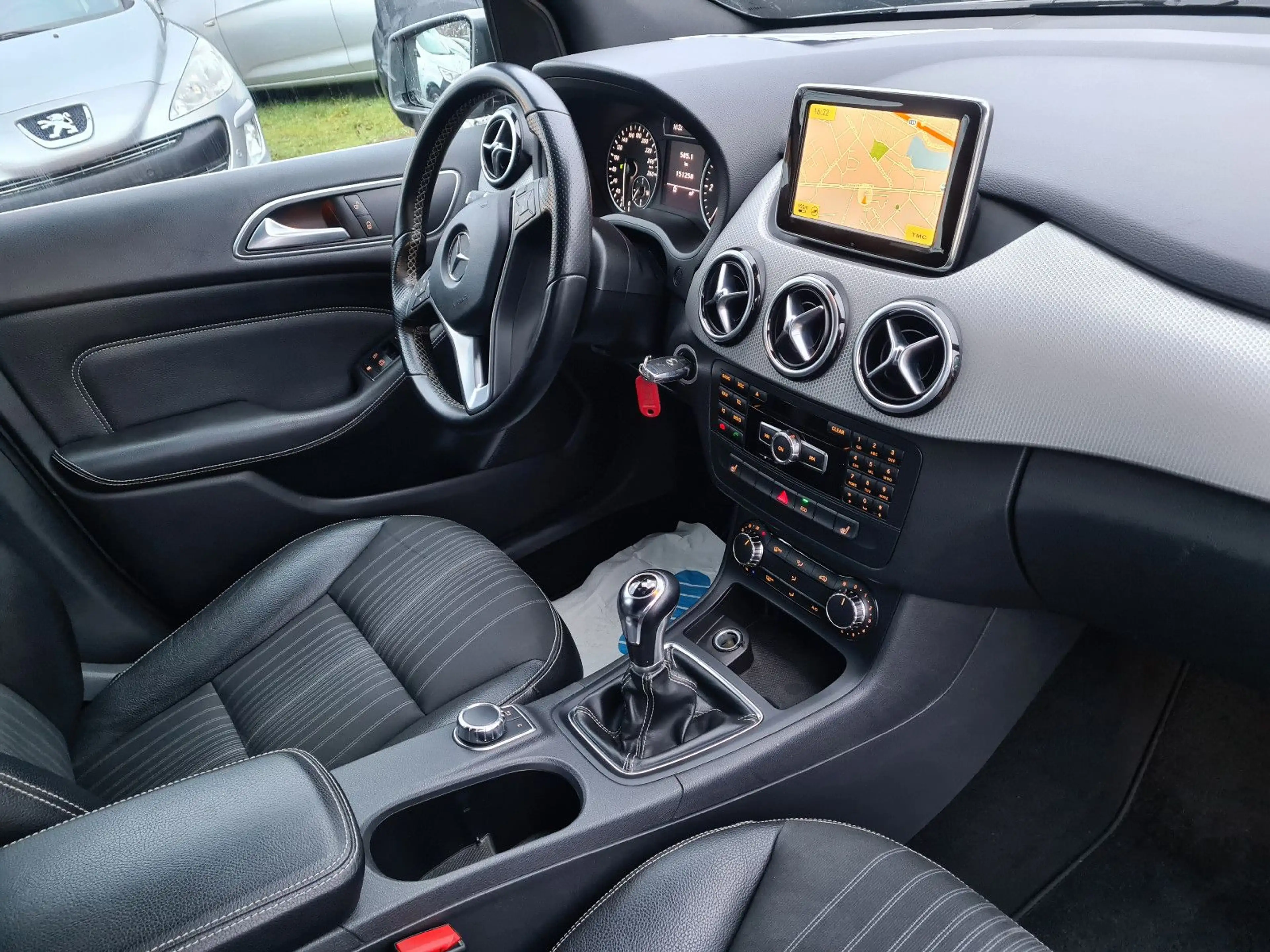 Mercedes-Benz B 180 CDI BlueEFFICIENCY T-LEDER/COMAND/KLIMAAUT — photo 4