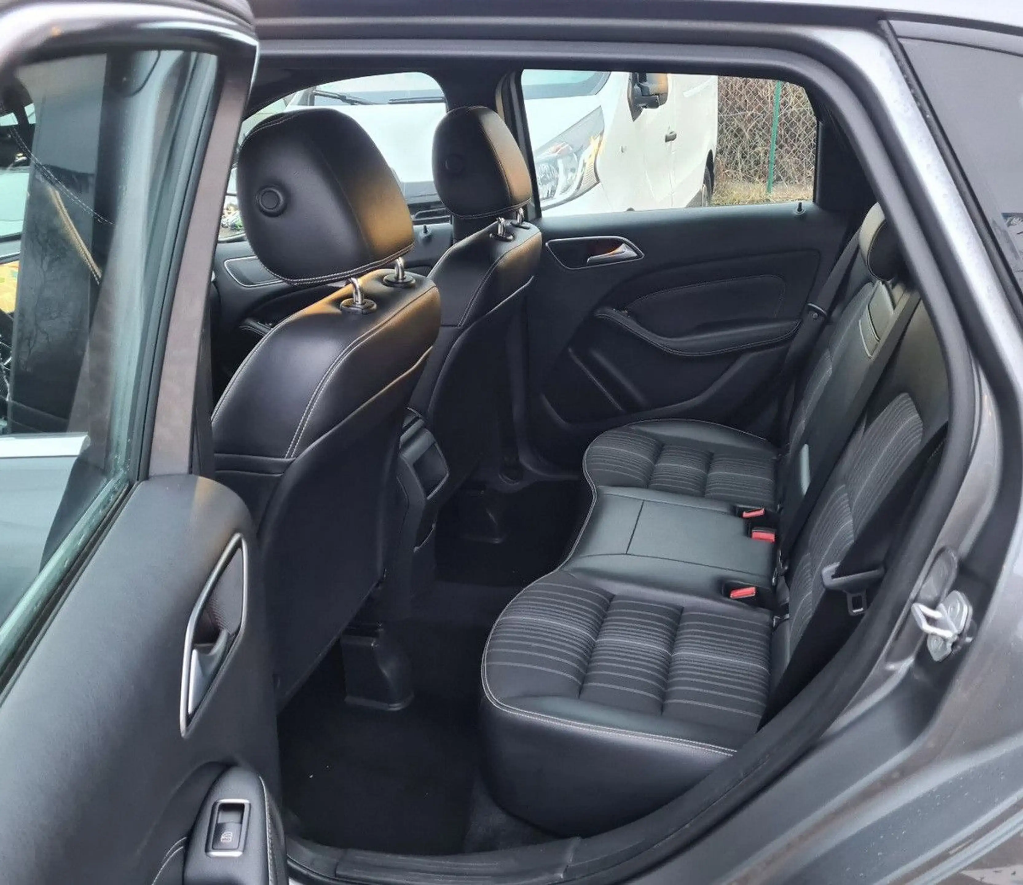 Mercedes-Benz B 180 CDI BlueEFFICIENCY T-LEDER/COMAND/KLIMAAUT — photo 11