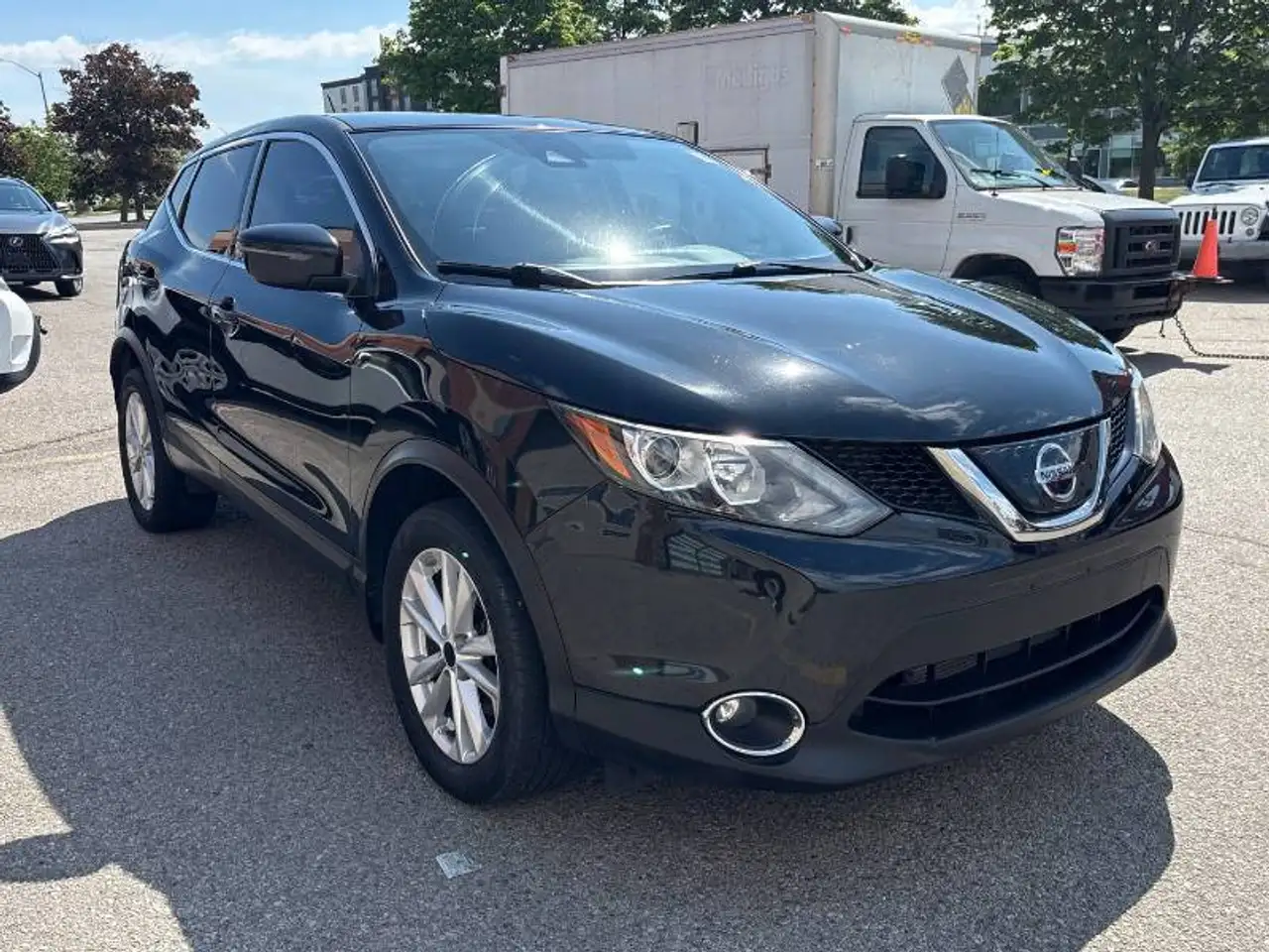 Nissan Rogue снимка Nissan Rogue